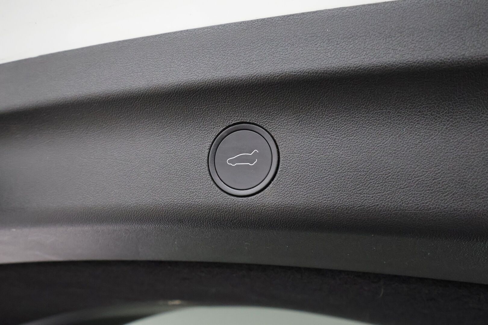 Tesla Model Y 2023 Long Range - | Koukku | ILP | Lasikatto | ACC | Matrix-LED | P.Kamera | Muistipenkki | Premium Audio | Navi | Kaistavahti | Keyless | 1-om Suomi-auto | Kahdet renkaat | 2x Latauskaapelit |