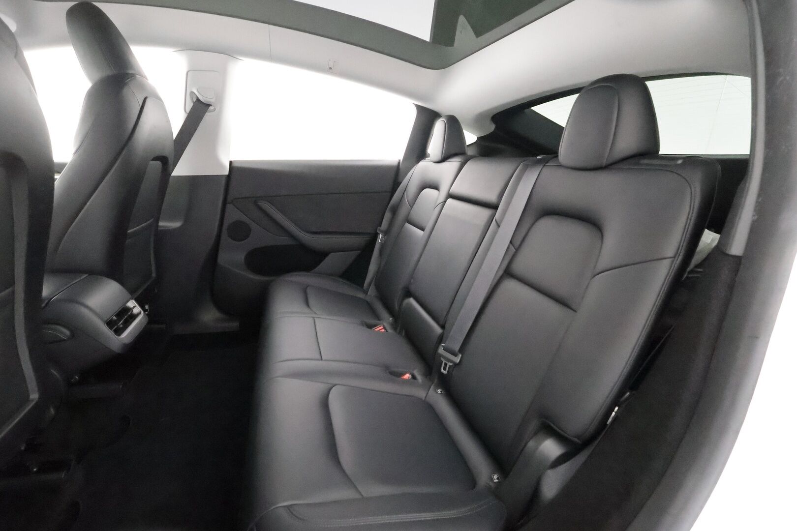 Tesla Model Y 2023 Long Range - | Koukku | ILP | Lasikatto | ACC | Matrix-LED | P.Kamera | Muistipenkki | Premium Audio | Navi | Kaistavahti | Keyless | 1-om Suomi-auto | Kahdet renkaat | 2x Latauskaapelit |