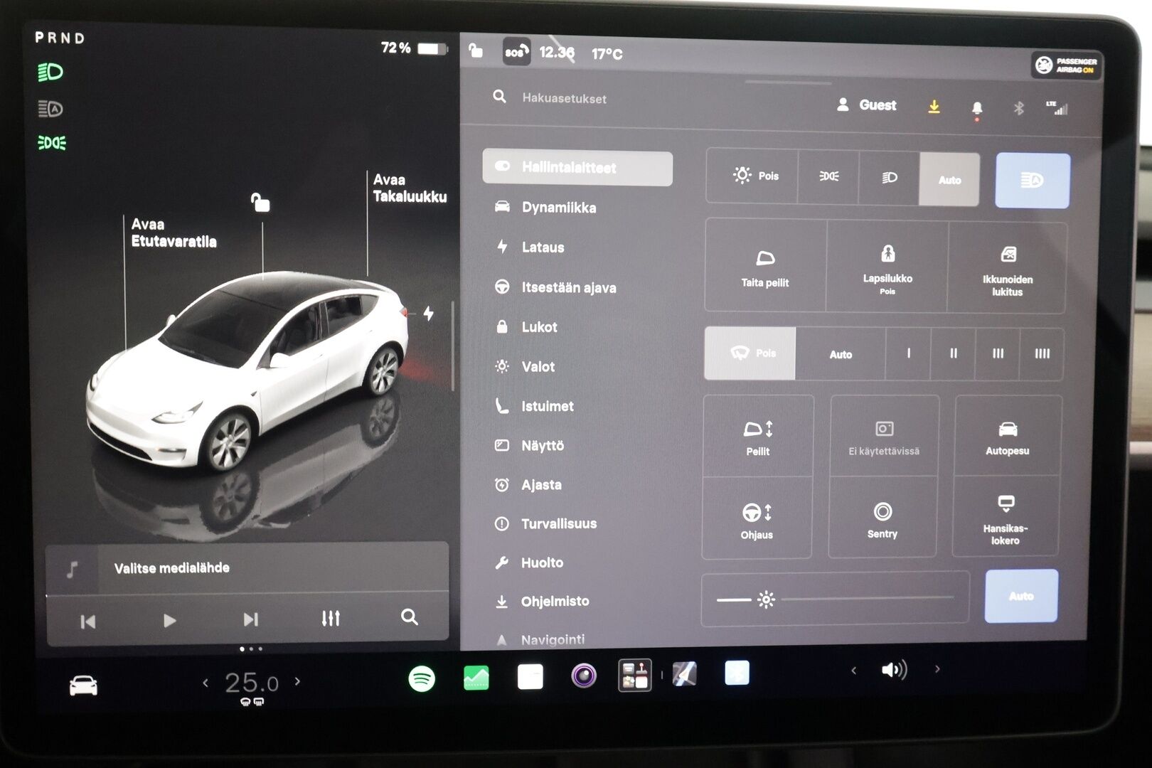 Tesla Model Y 2023 Long Range - | Koukku | ILP | Lasikatto | ACC | Matrix-LED | P.Kamera | Muistipenkki | Premium Audio | Navi | Kaistavahti | Keyless | 1-om Suomi-auto | Kahdet renkaat | 2x Latauskaapelit |
