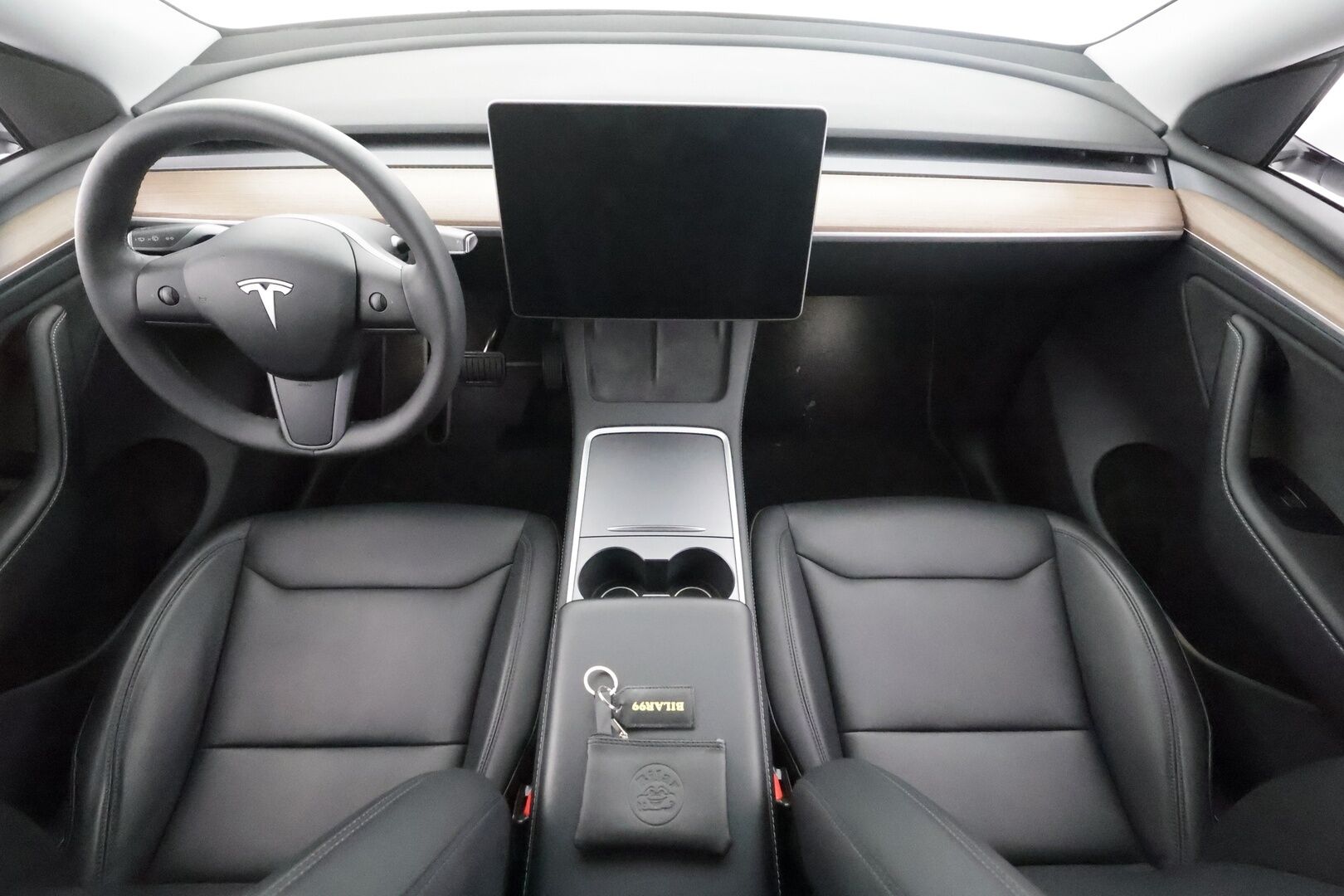 Tesla Model Y 2023 Long Range - | Koukku | ILP | Lasikatto | ACC | Matrix-LED | P.Kamera | Muistipenkki | Premium Audio | Navi | Kaistavahti | Keyless | 1-om Suomi-auto | Kahdet renkaat | 2x Latauskaapelit |