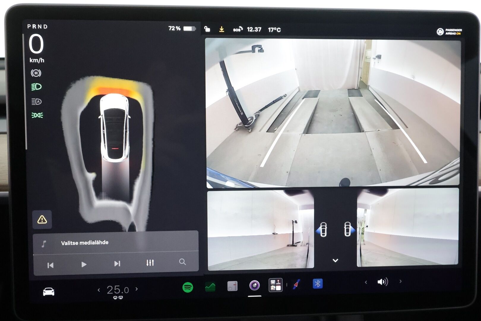 Tesla Model Y 2023 Long Range - | Koukku | ILP | Lasikatto | ACC | Matrix-LED | P.Kamera | Muistipenkki | Premium Audio | Navi | Kaistavahti | Keyless | 1-om Suomi-auto | Kahdet renkaat | 2x Latauskaapelit |