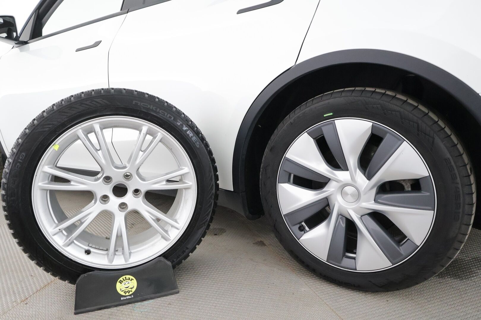 Tesla Model Y 2023 Long Range - | Koukku | ILP | Lasikatto | ACC | Matrix-LED | P.Kamera | Muistipenkki | Premium Audio | Navi | Kaistavahti | Keyless | 1-om Suomi-auto | Kahdet renkaat | 2x Latauskaapelit |