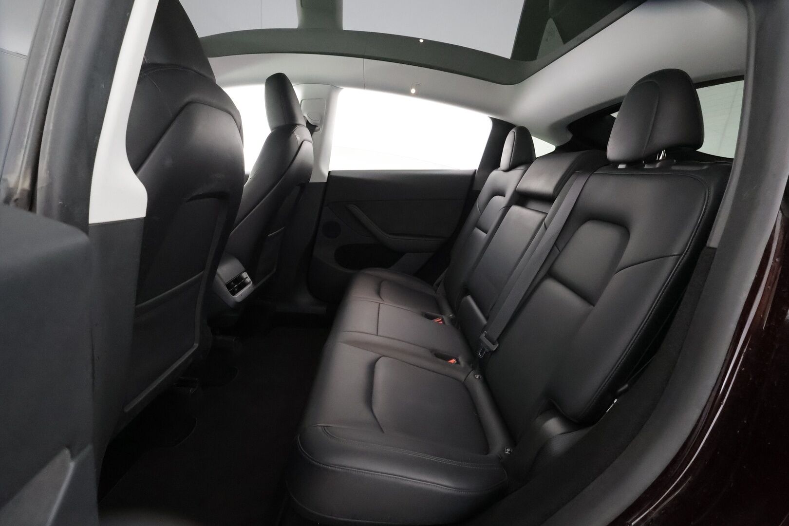 Tesla Model Y 2023 Long Range - | ACC | ILP | Koukku | 1-om suomiauto | Cherry Red | Lasikatto | Matrix | Premium Audio | Muistipenkki | Sähkönahat | Autosteer | 2x renkaat aluin | ALV | 