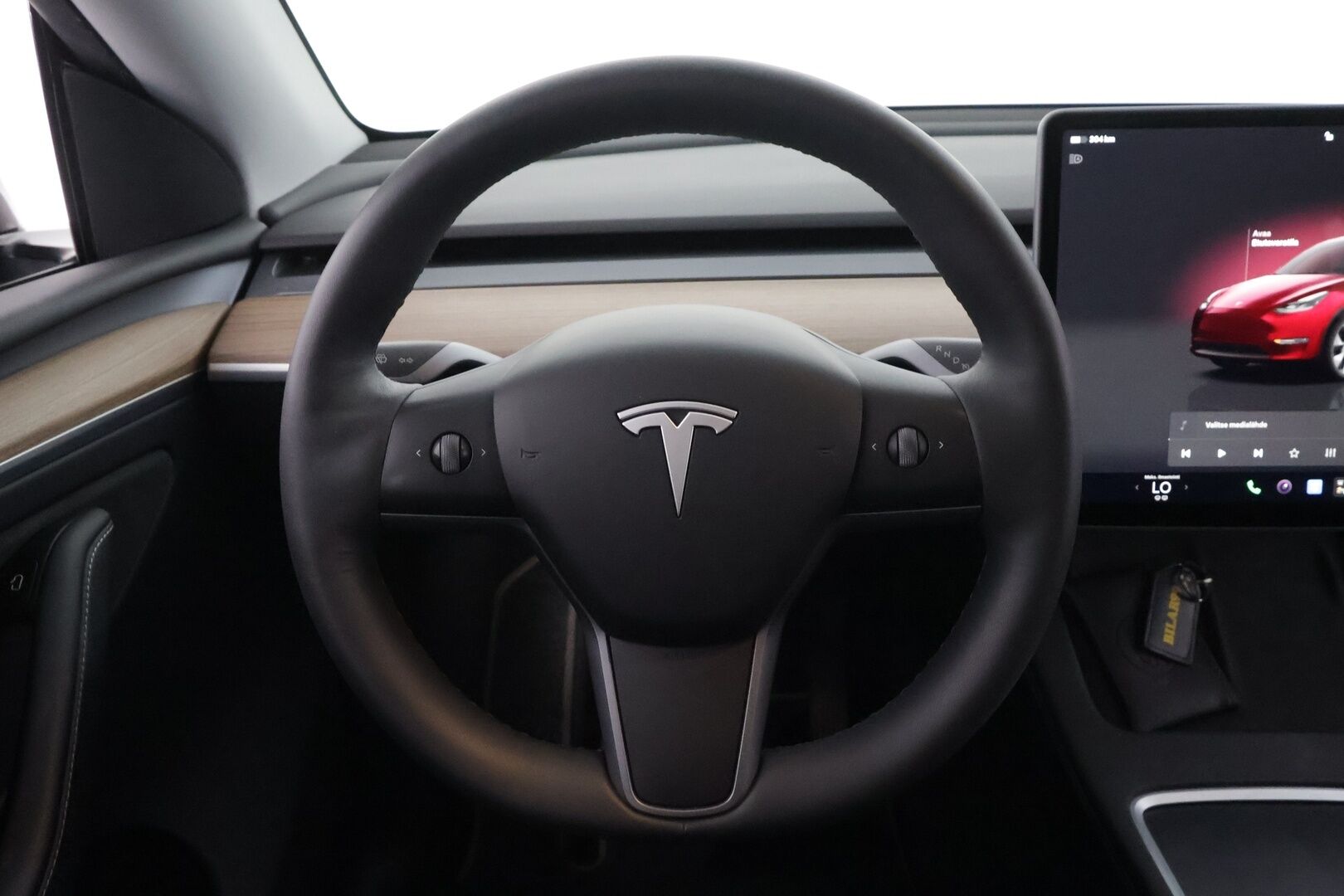 Tesla Model Y 2023 Long Range - | ACC | ILP | Koukku | 1-om suomiauto | Cherry Red | Lasikatto | Matrix | Premium Audio | Muistipenkki | Sähkönahat | Autosteer | 2x renkaat aluin | ALV | 