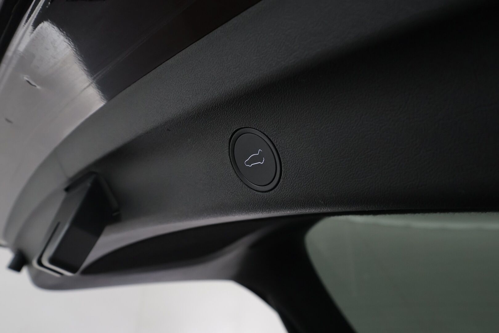 Tesla Model Y 2023 Long Range - | ACC | ILP | Koukku | 1-om suomiauto | Cherry Red | Lasikatto | Matrix | Premium Audio | Muistipenkki | Sähkönahat | Autosteer | 2x renkaat aluin | ALV | 