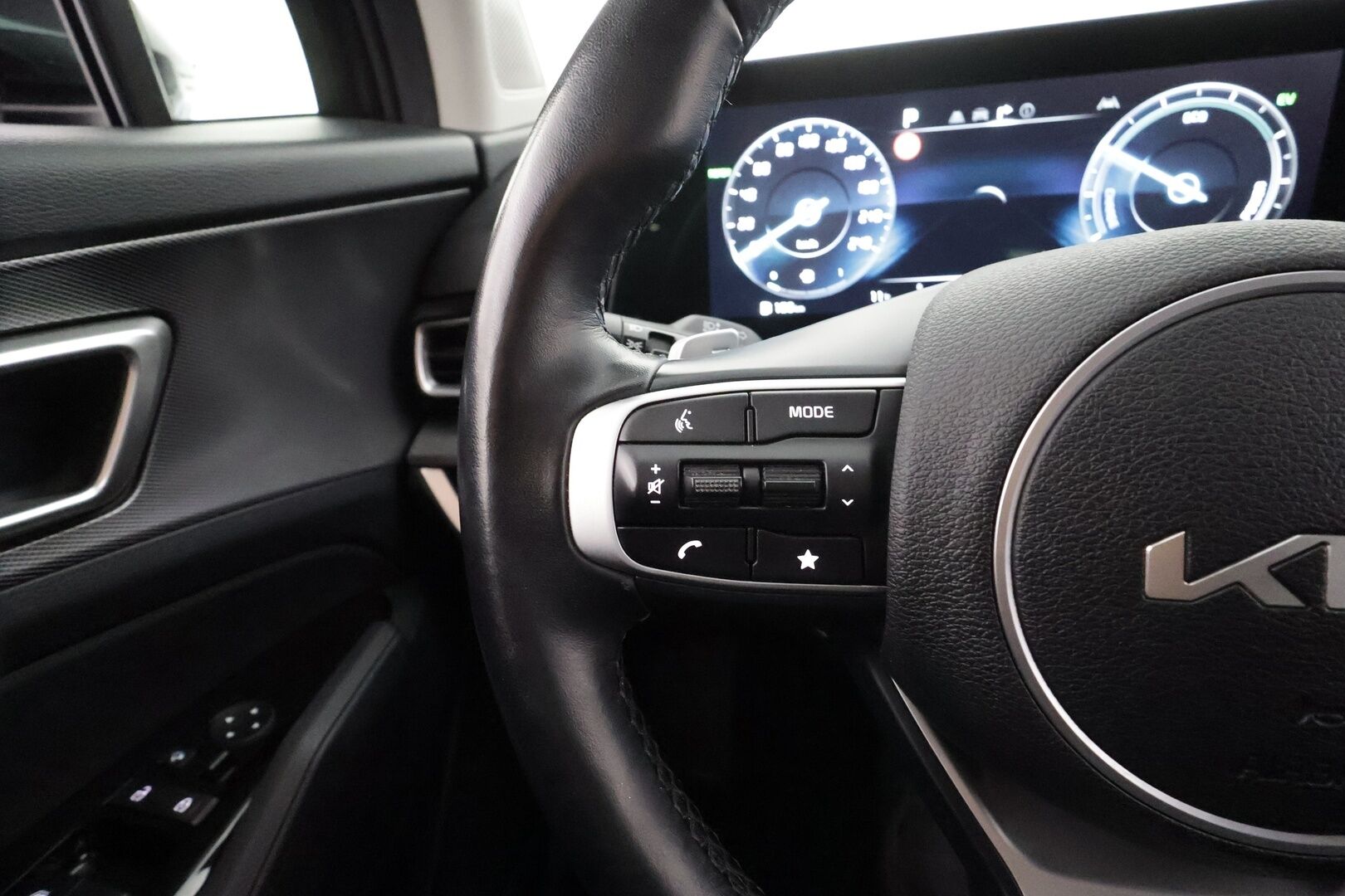 Kia Sportage 2023 1.6 T-GDI AWD Plug-in Hybrid EX AT 265hv Premium * ACC / P.kamera / LED / Navi / Koukku / KeylessGo / Sähköpenkit * - 1.Om Suomi-auto / Akku kuntotarkastettu SoH 98,4% / Kahdet renkaat aluvanteilla 