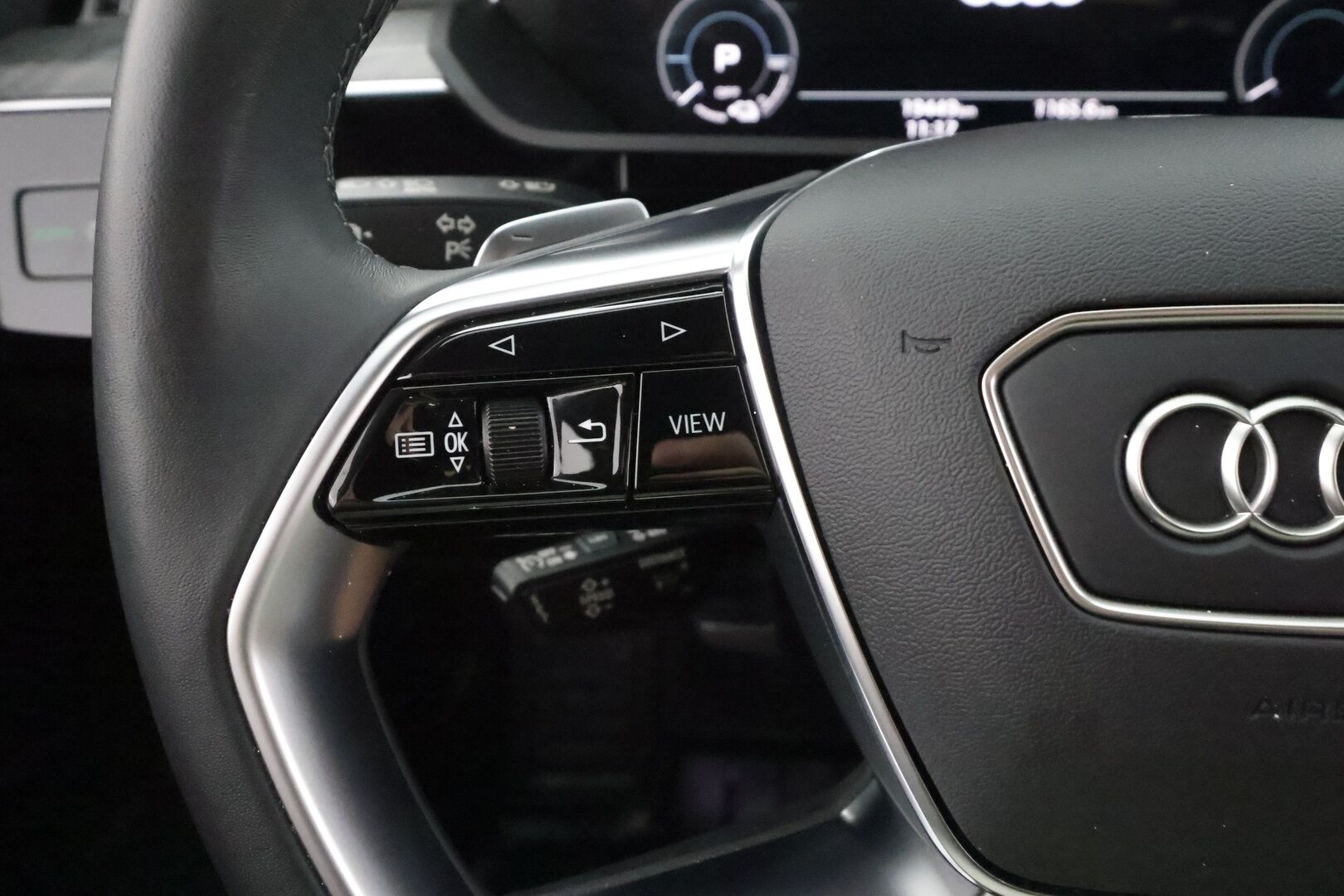 Audi Q8 e-tron 2024 Sportback 55 e-tron quattro - | ACC | Koukku | Matrix | Muistipenkki | Nahka-alcantara sporttipenkit | P.kamera | Keyless | Audi Sound System | 1-om suomiauto | 2x renkaat aluin | 