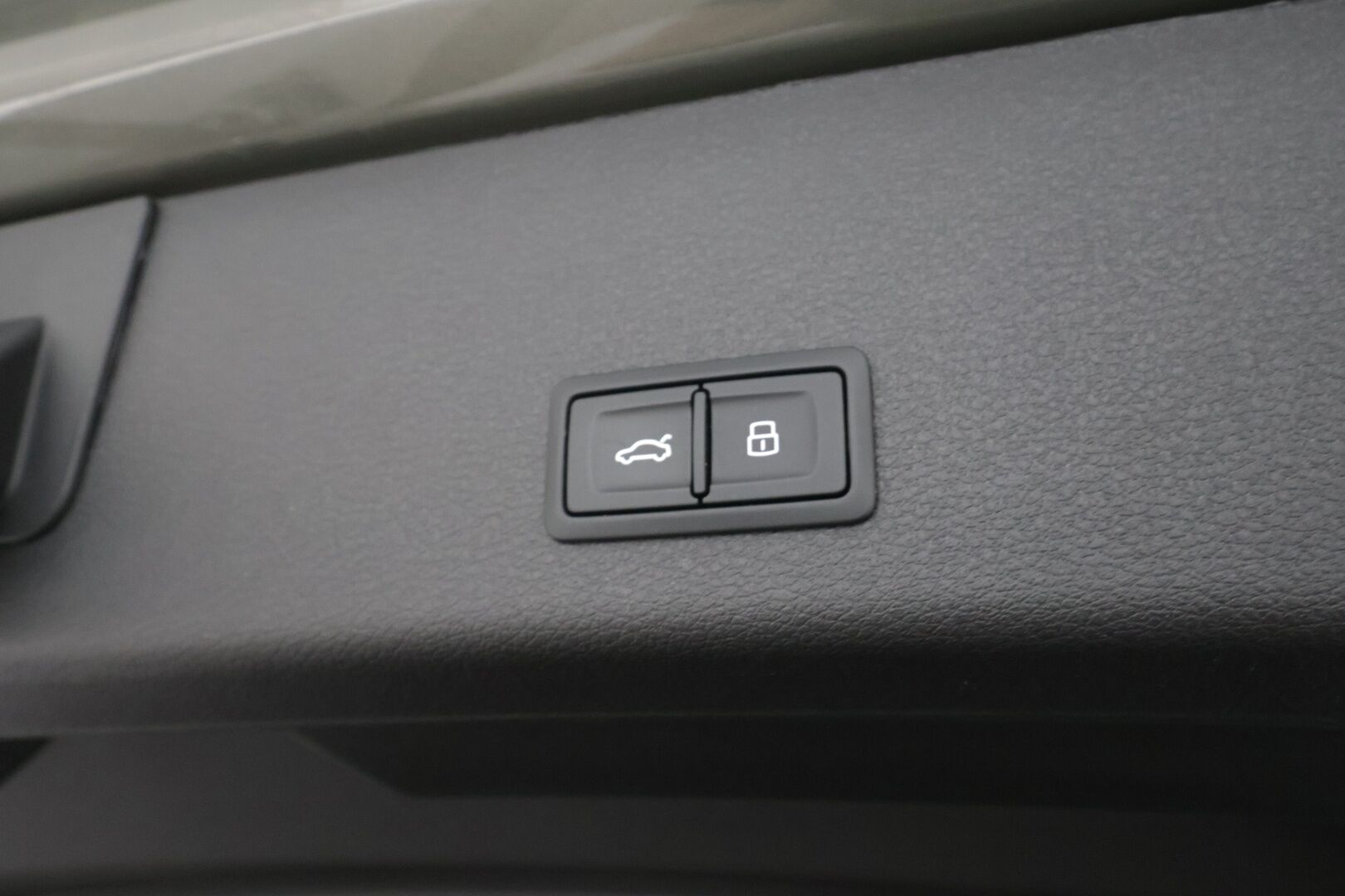 Audi Q8 e-tron 2024 Sportback 55 e-tron quattro - | ACC | Koukku | Matrix | Muistipenkki | Nahka-alcantara sporttipenkit | P.kamera | Keyless | Audi Sound System | 1-om suomiauto | 2x renkaat aluin | 