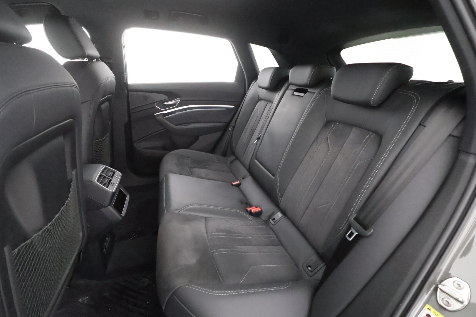 Audi Q8 e-tron 2024 Sportback 55 e-tron quattro - | ACC | Koukku | Matrix | Muistipenkki | Nahka-alcantara sporttipenkit | P.kamera | Keyless | Audi Sound System | 1-om suomiauto | 2x renkaat aluin | 