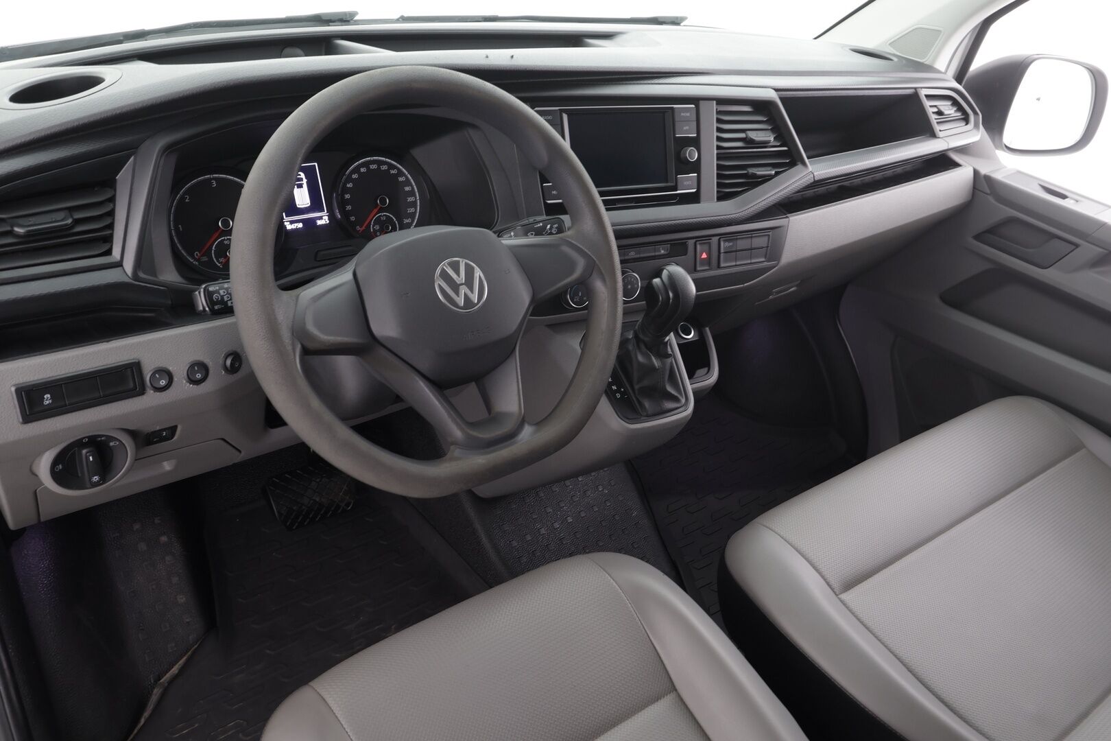 Volkswagen Transporter 2024 2,0 TDI 110 kW 4Motion DSG * Vakkari / Webasto / P.tutka / Nahat / 2xRenkaat / Ilmastointi / Bluetooth * - Hyvin huollettu Suomiauto kaksilla renkailla ja vanteilla!