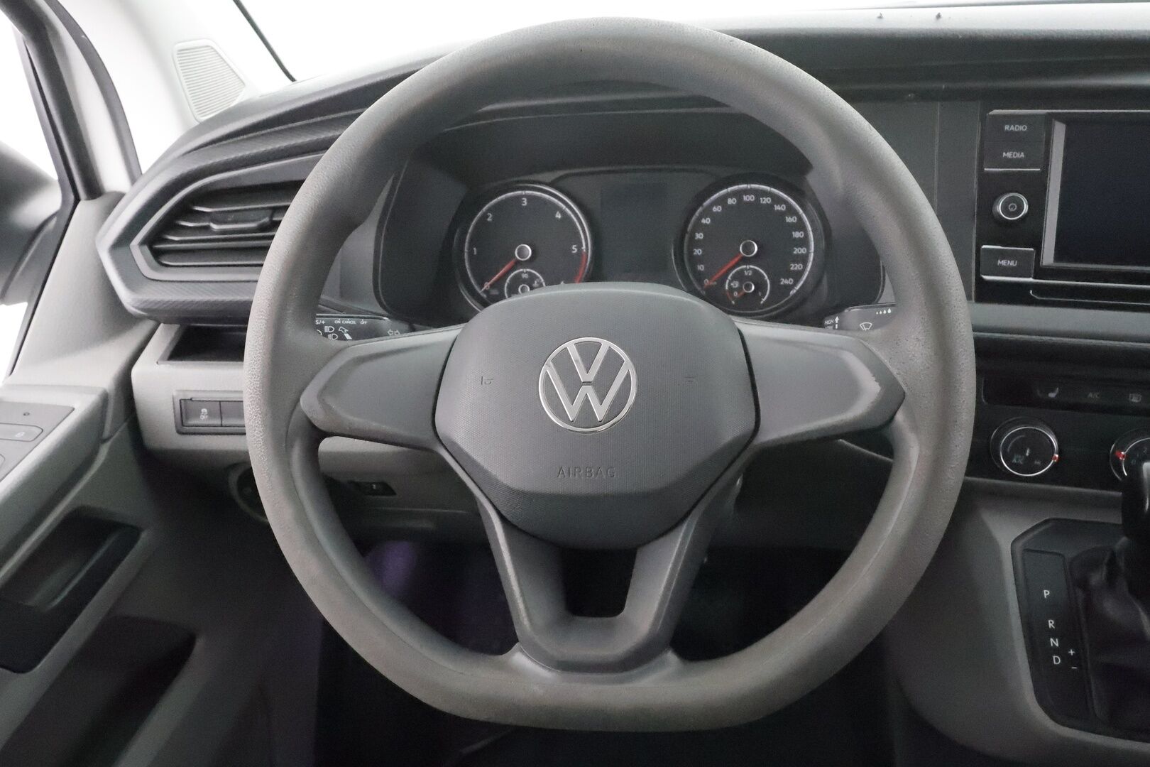 Volkswagen Transporter 2024 2,0 TDI 110 kW 4Motion DSG *ALV / Vakkari / Webasto / P.tutka / Nahat / 2xRenkaat / Ilmastointi / Bluetooth * - Hyvin huollettu Suomiauto kaksilla renkailla ja vanteilla! - HULLUT AVAJAISHULINAT KORKOTARJOUS 3,29 %