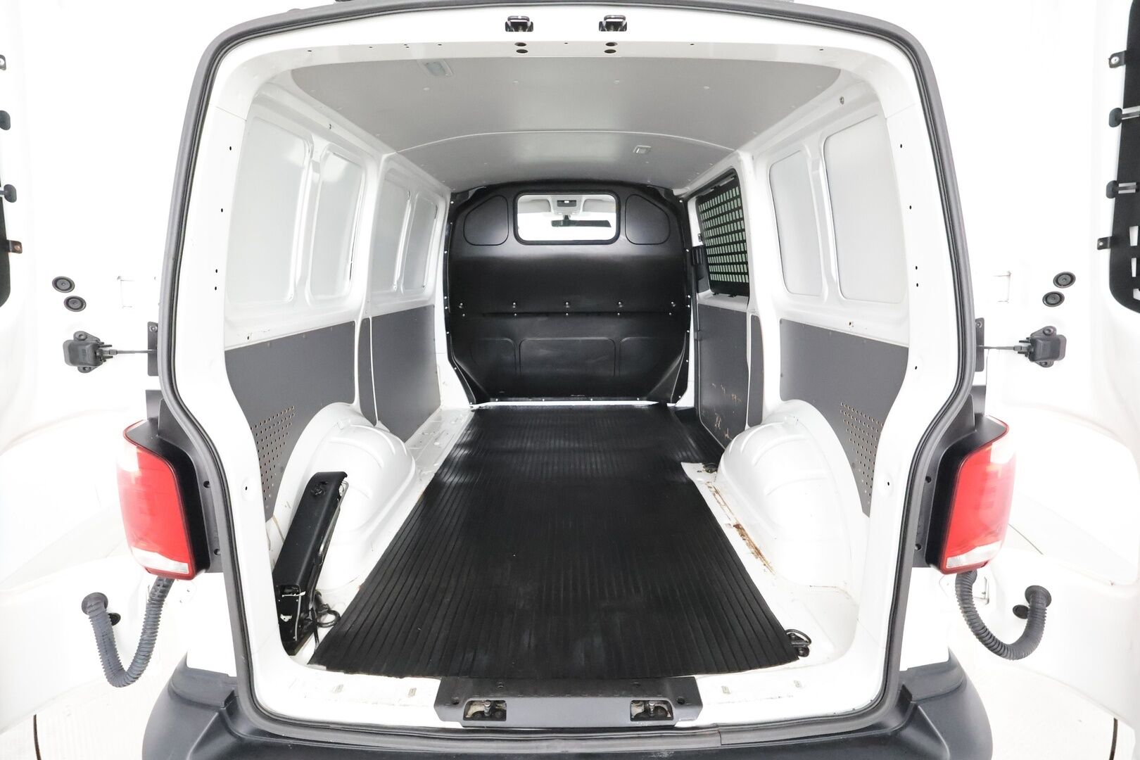 Volkswagen Transporter 2024 2,0 TDI 110 kW 4Motion DSG *ALV / Vakkari / Webasto / P.tutka / Nahat / 2xRenkaat / Ilmastointi / Bluetooth * - Hyvin huollettu Suomiauto kaksilla renkailla ja vanteilla! ALV-Vähennyskelpoinen