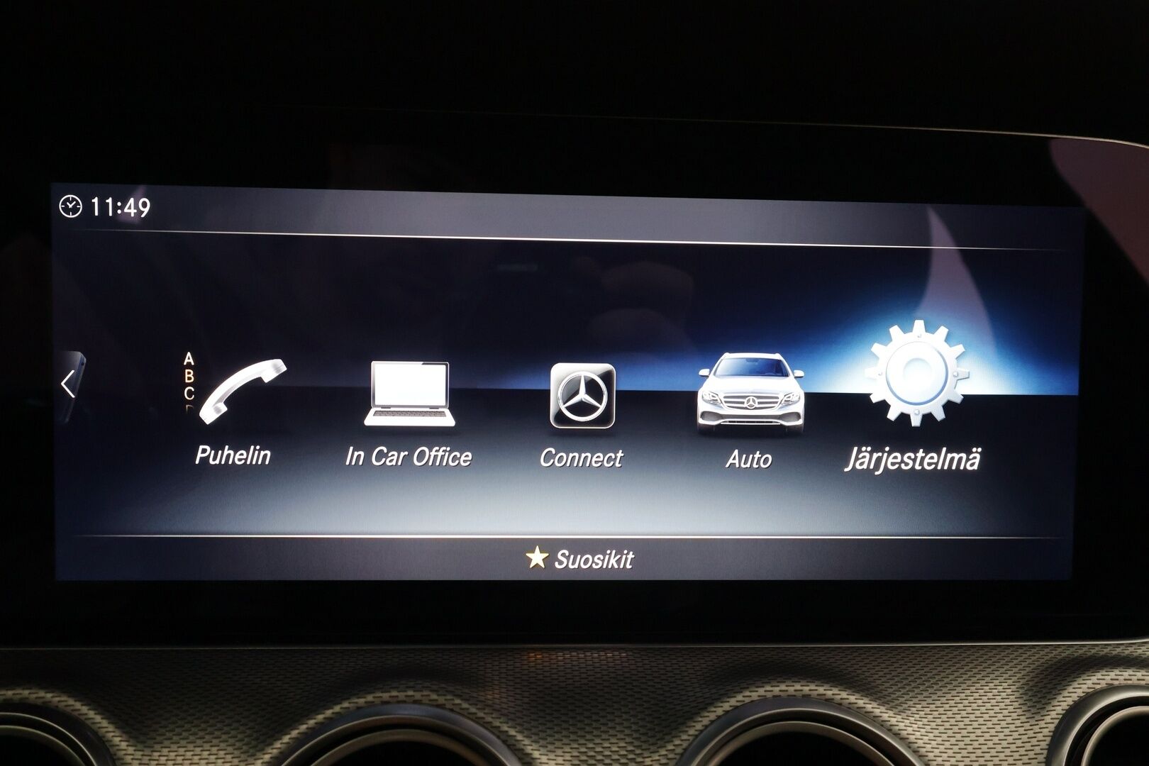 Mercedes-Benz E 2020 300 de T A Business Edition AMG EQ Power * Distronic / Multibeam / 360 / Burmester / Sportpenkit / Navi / Kaistavahti * - Widescreen / Kahdet renkaat aluvanteilla