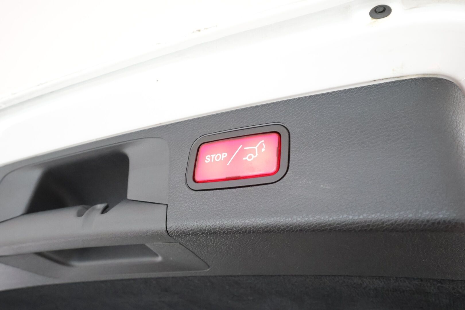 Mercedes-Benz E 2020 300 de T A Business Edition AMG EQ Power * Distronic / Multibeam / 360 / Burmester / Sportpenkit / Navi / Kaistavahti * - Widescreen / Kahdet renkaat aluvanteilla