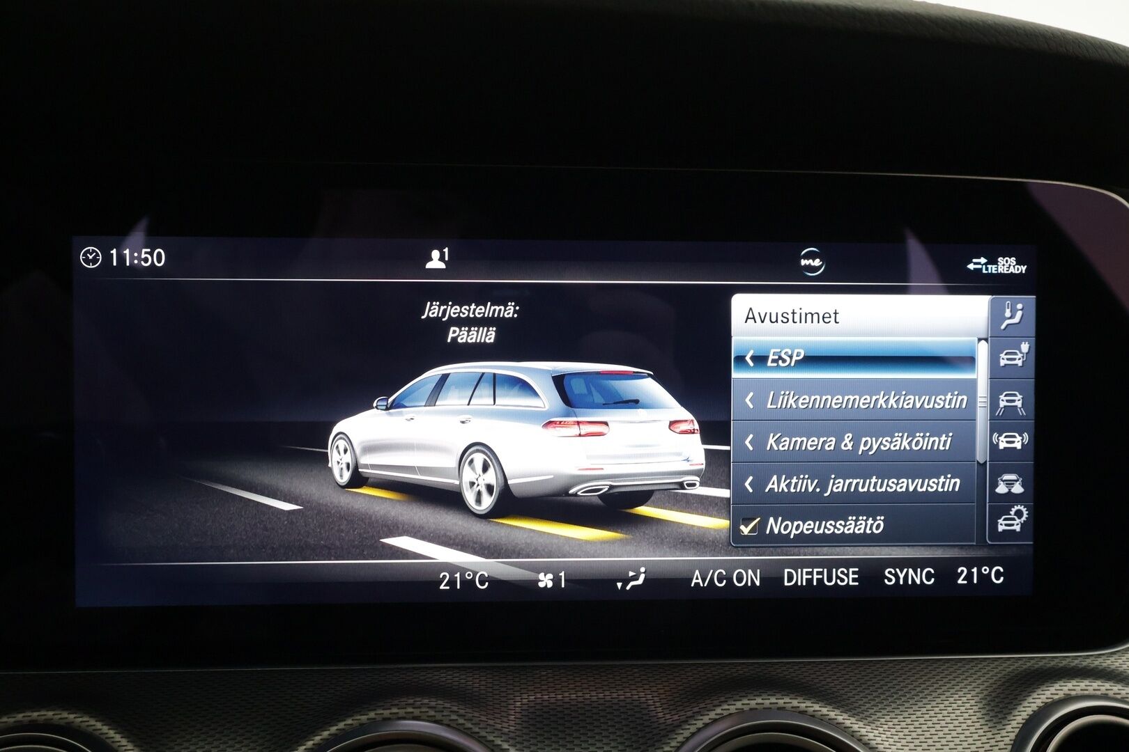 Mercedes-Benz E 2020 300 de T A Business Edition AMG EQ Power * Distronic / Multibeam / 360 / Burmester / Sportpenkit / Navi / Kaistavahti * - Widescreen / Kahdet renkaat aluvanteilla