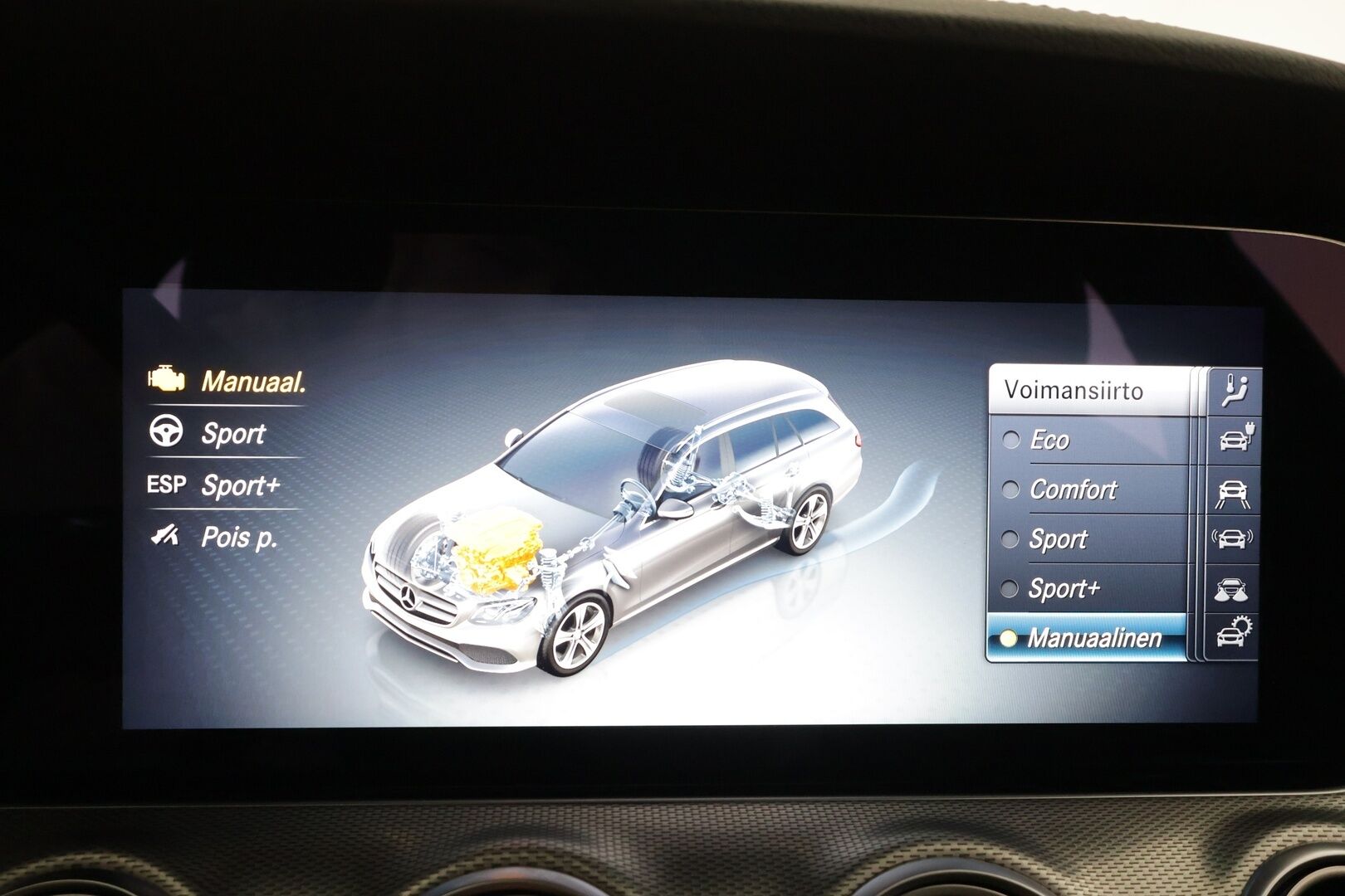 Mercedes-Benz E 2020 300 de T A Business Edition AMG EQ Power * Distronic / Multibeam / 360 / Burmester / Sportpenkit / Navi / Kaistavahti * - Widescreen / Kahdet renkaat aluvanteilla