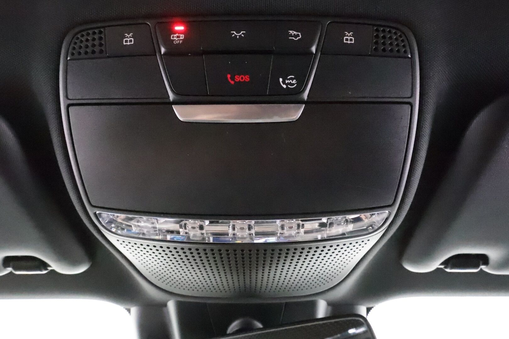 Mercedes-Benz E 2020 300 de T A Business Edition AMG EQ Power * Distronic / Multibeam / 360 / Burmester / Sportpenkit / Navi / Kaistavahti * - Widescreen / Kahdet renkaat aluvanteilla