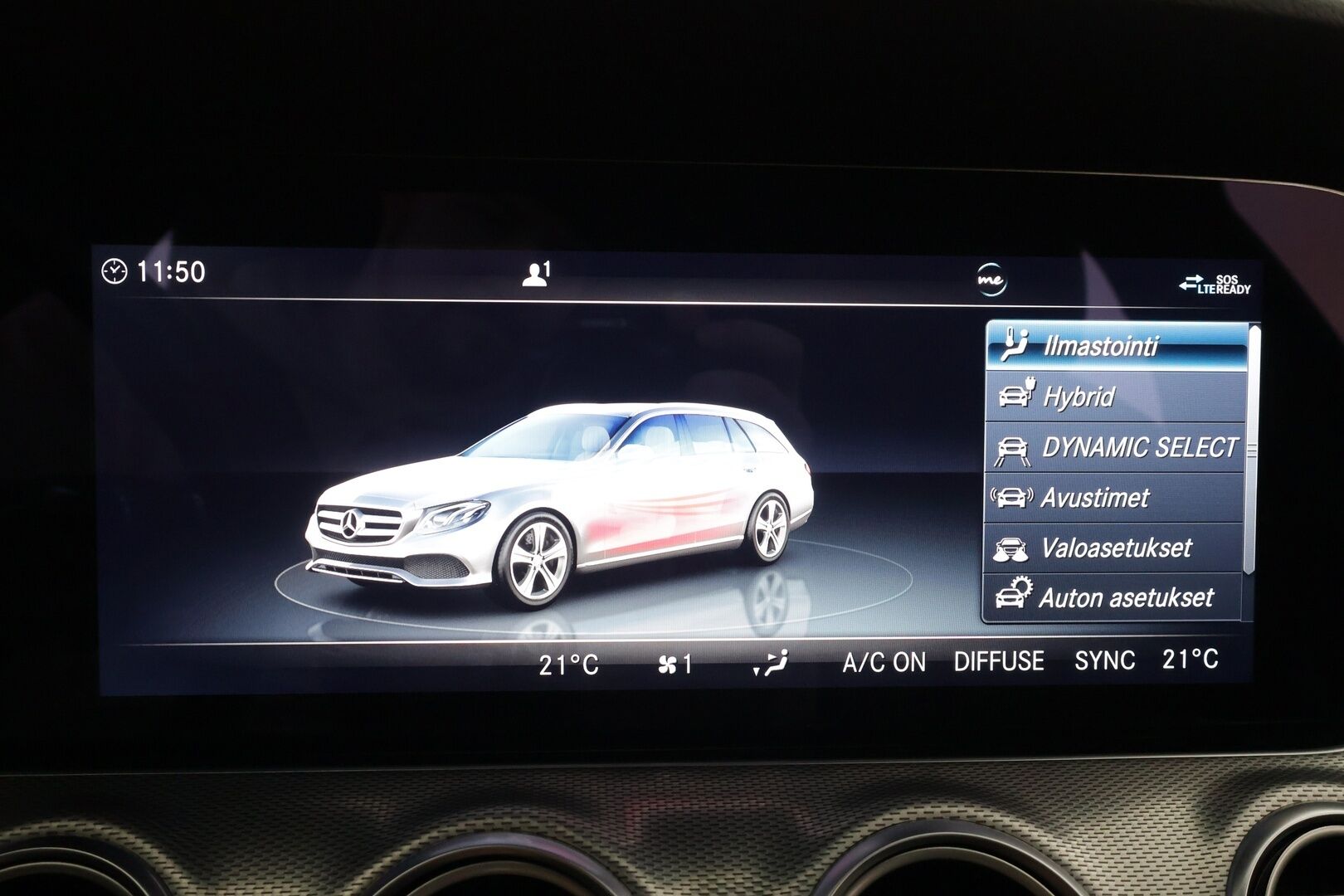 Mercedes-Benz E 2020 300 de T A Business Edition AMG EQ Power * Distronic / Multibeam / 360 / Burmester / Sportpenkit / Navi / Kaistavahti * - Widescreen / Kahdet renkaat aluvanteilla