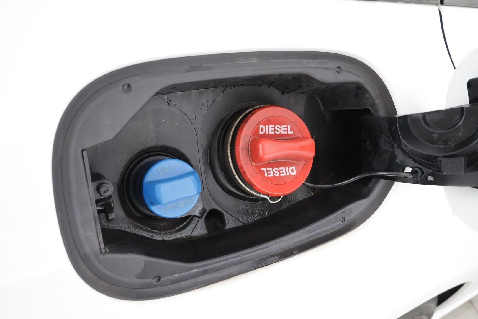 Mercedes-Benz E 2020 300 de T A Business Edition AMG EQ Power * Distronic / Multibeam / 360 / Burmester / Sportpenkit / Navi / Kaistavahti * - Widescreen / Kahdet renkaat aluvanteilla