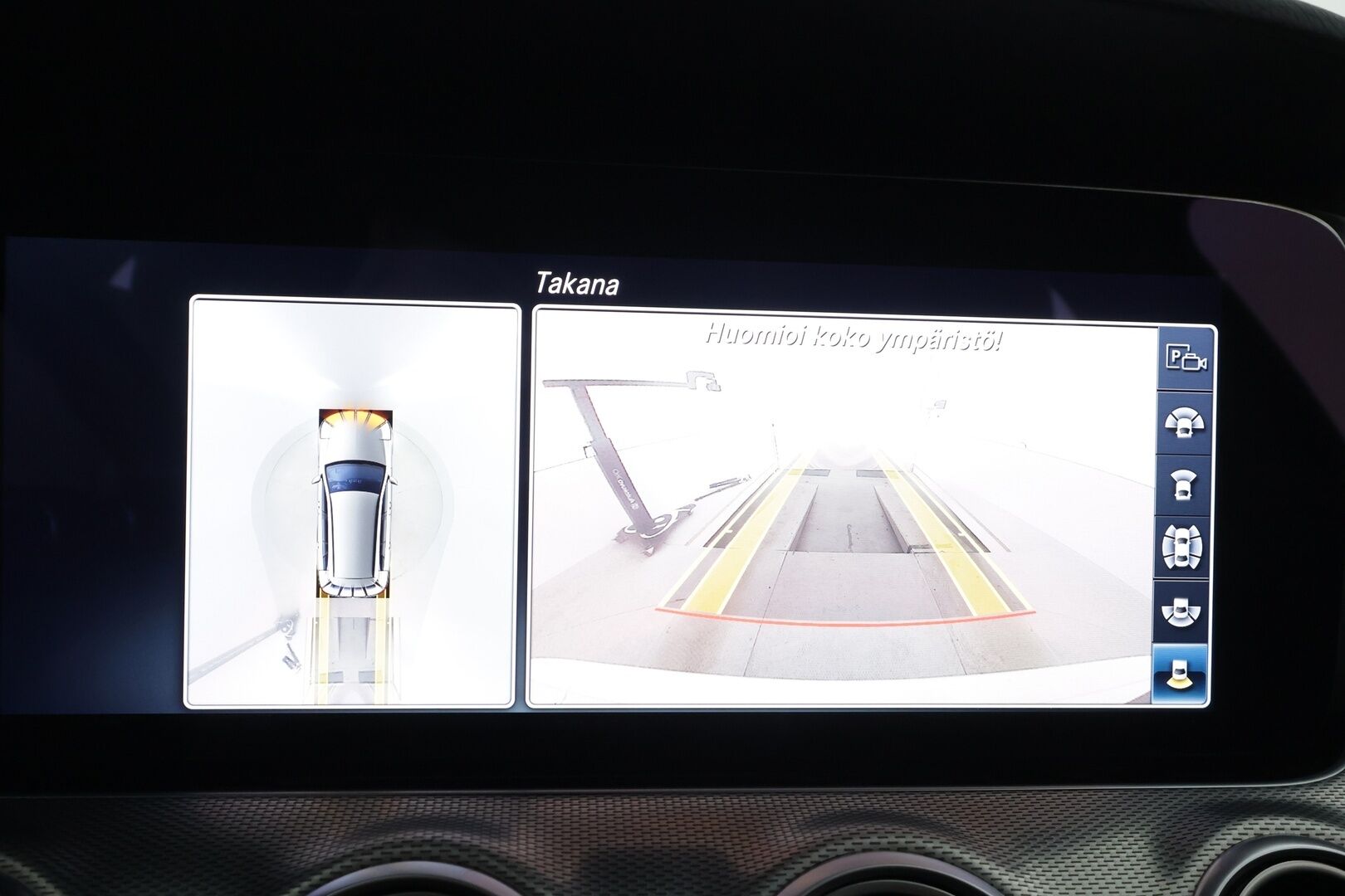 Mercedes-Benz E 2020 300 de T A Business Edition AMG EQ Power * Distronic / Multibeam / 360 / Burmester / Sportpenkit / Navi / Kaistavahti * - Widescreen / Kahdet renkaat aluvanteilla