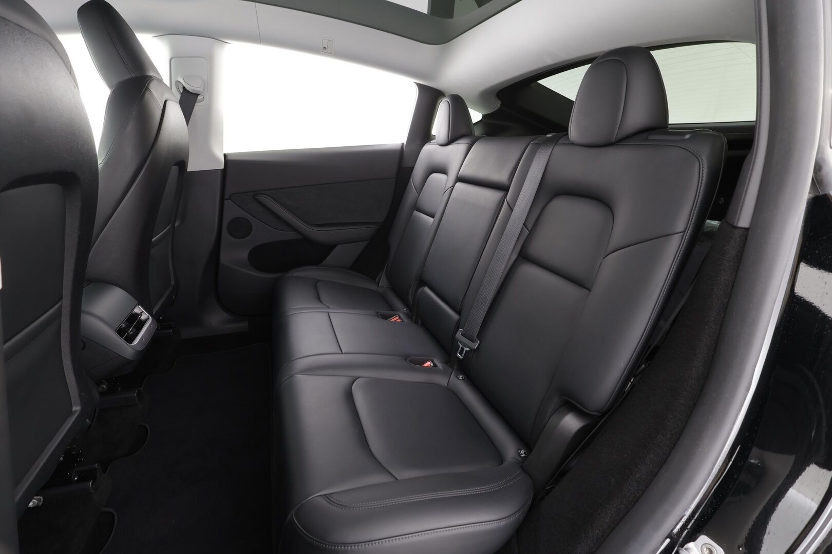 Tesla Model Y 2023 Performance * Lasikatto / Koukku / Premium Audio / Matrix LED / P.kamera / ILP / Mustat nahat * - 1.Om Suomi-auto / Kahdet renkaat aluvanteilla