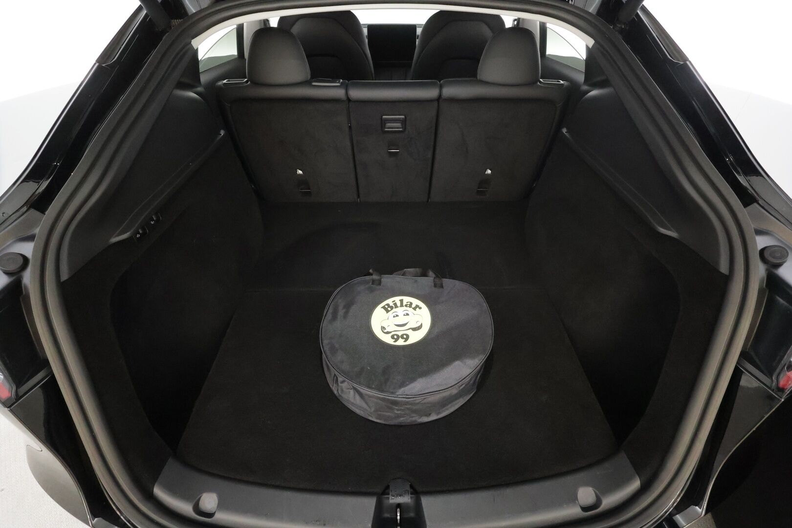 Tesla Model Y 2023 Performance * Lasikatto / Koukku / Premium Audio / Matrix LED / P.kamera / ILP / Mustat nahat * - 1.Om Suomi-auto / Kahdet renkaat aluvanteilla