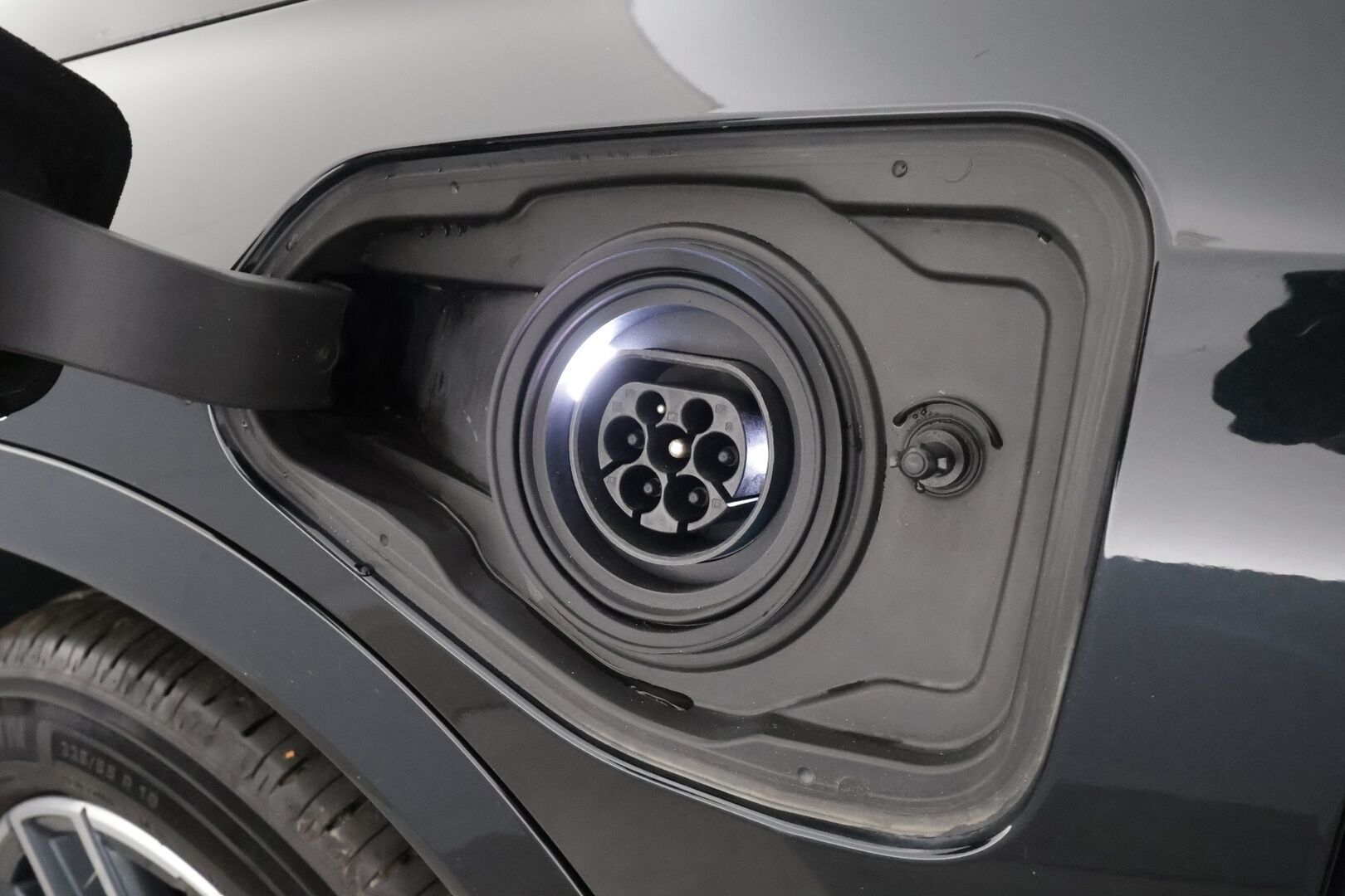 BMW X1 2024 U11 25e xDrive Charged Edition M Sport - | ACC | Lisälämmitin | Harman/Kardon | Vetokoukku | Peruutuskamera | Comfort Access | Adapt.Led | 1.Om suomi-auto | Merkkihuollettu | Kahdet Renkaat |
