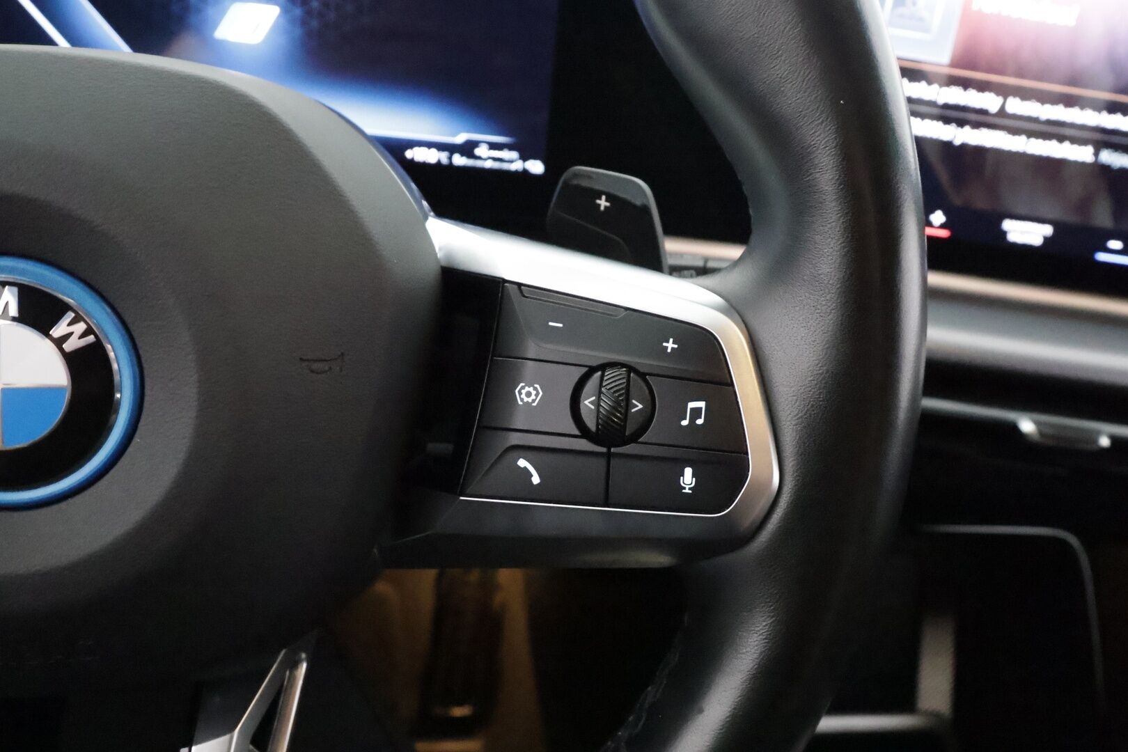 BMW X1 2024 U11 25e xDrive Charged Edition M Sport - | ACC | Lisälämmitin | Harman/Kardon | Vetokoukku | Peruutuskamera | Comfort Access | Adapt.Led | 1.Om suomi-auto | Merkkihuollettu | Kahdet Renkaat |