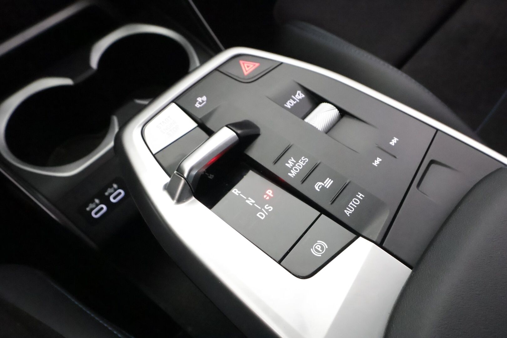 BMW X1 2024 U11 25e xDrive Charged Edition M Sport - | ACC | Lisälämmitin | Harman/Kardon | Vetokoukku | Peruutuskamera | Comfort Access | Adapt.Led | 1.Om suomi-auto | Merkkihuollettu | Kahdet Renkaat |