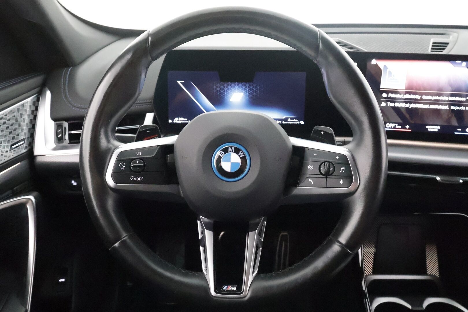 BMW X1 2024 U11 25e xDrive Charged Edition M Sport - | ACC | Lisälämmitin | Harman/Kardon | Vetokoukku | Peruutuskamera | Comfort Access | Adapt.Led | 1.Om suomi-auto | Merkkihuollettu | Kahdet Renkaat |