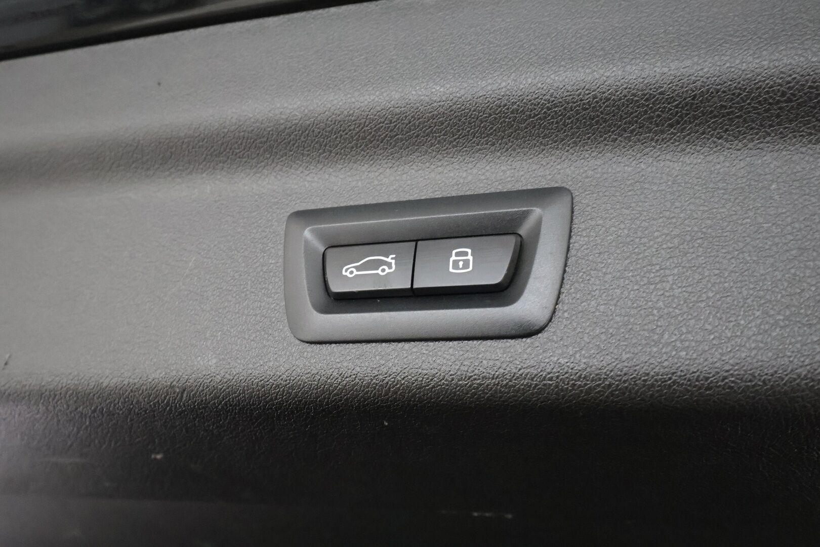 BMW X1 2024 U11 25e xDrive Charged Edition M Sport - | ACC | Lisälämmitin | Harman/Kardon | Vetokoukku | Peruutuskamera | Comfort Access | Adapt.Led | 1.Om suomi-auto | Merkkihuollettu | Kahdet Renkaat |