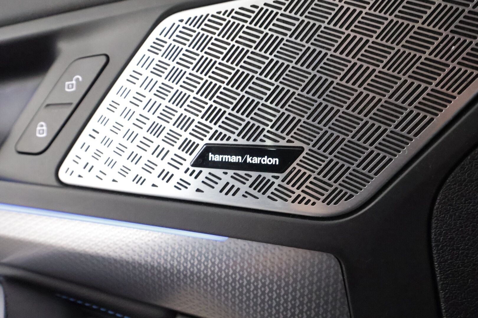 BMW X1 2024 U11 25e xDrive Charged Edition M Sport - | ACC | Lisälämmitin | Harman/Kardon | Vetokoukku | Peruutuskamera | Comfort Access | Adapt.Led | 1.Om suomi-auto | Merkkihuollettu | Kahdet Renkaat |