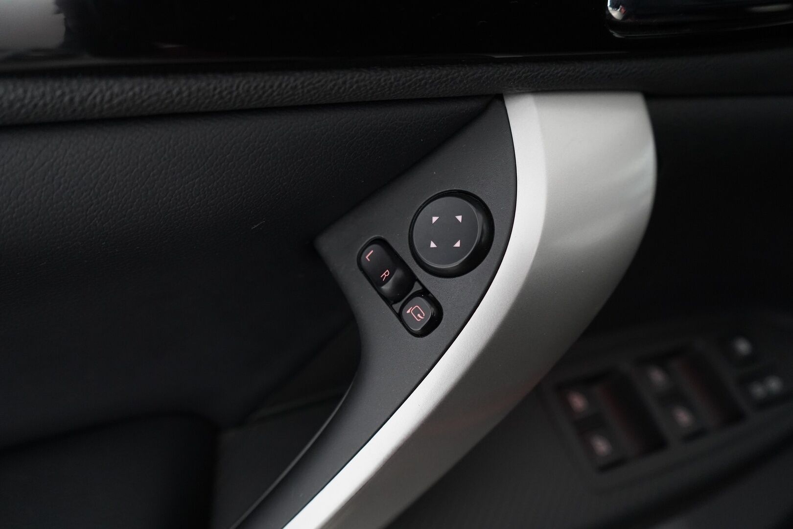 Mitsubishi Eclipse Cross 2022 2.4 PHEV Intense 4WD *Acc / 360 Kamera / Koukku / Keyless / Bliss / Nav / Ratinlämmitin* - Kahdet vanteet / Merkkihuollettu / Viimeisin huolto 48tkm 