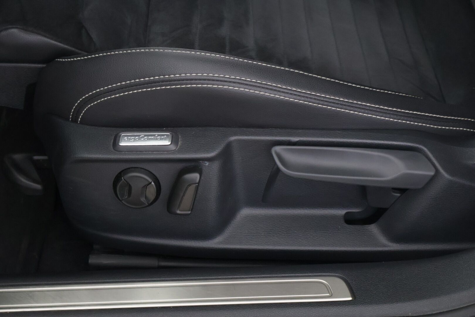 Volkswagen Passat 2020 13 kWh, GTE Plug-In Hybrid 160kw * Panorama / IQ LED / Adapt.Vakkari / Lane Assist / Ratinlämmitys / Dynaamiset vilkut / Koukku * - * Kahdet renkaat / Huippu varusteet *