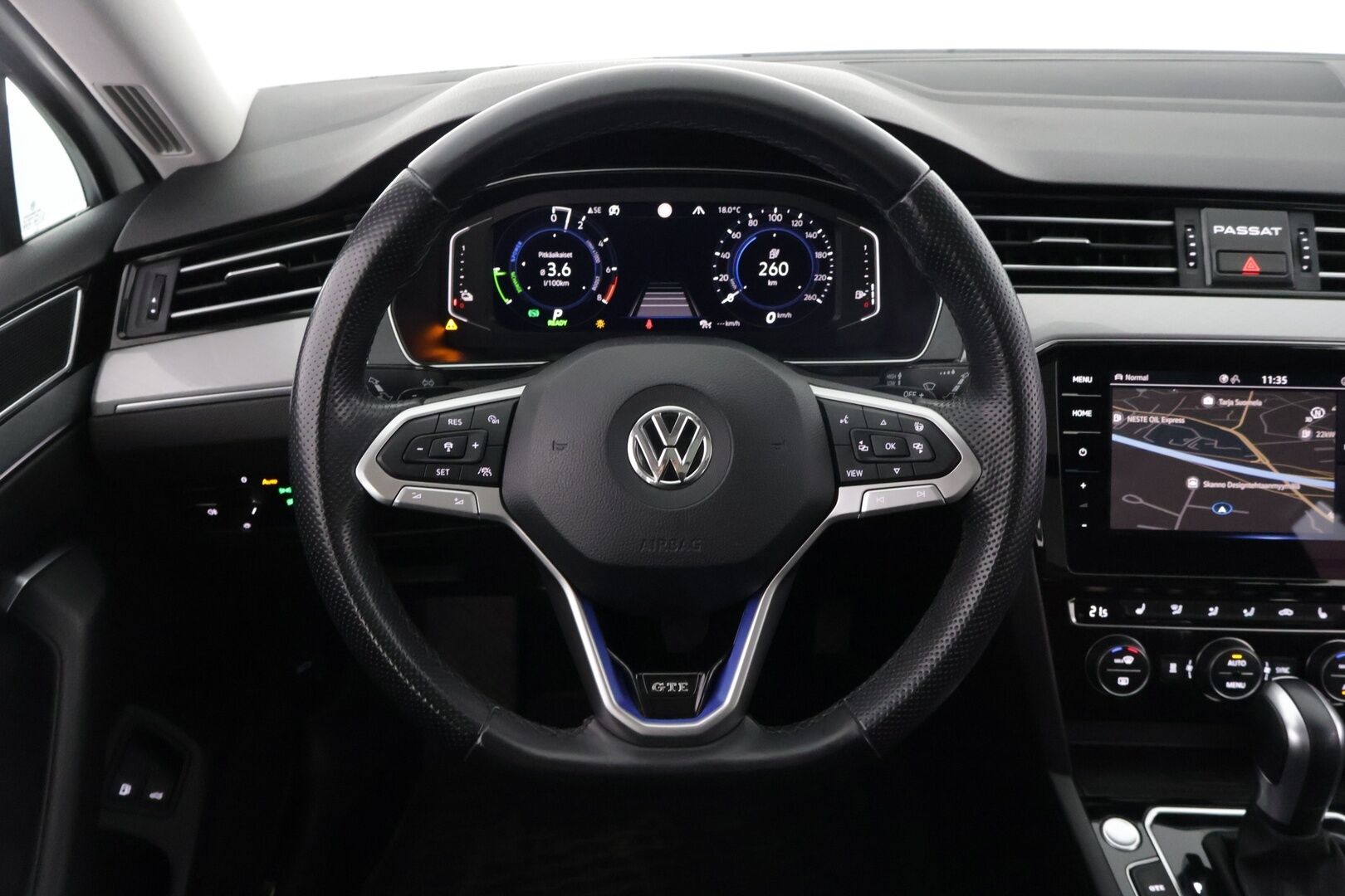 Volkswagen Passat 2020 13 kWh, GTE Plug-In Hybrid 160kw * Panorama / IQ LED / Adapt.Vakkari / Lane Assist / Ratinlämmitys / Dynaamiset vilkut / Koukku * - * Kahdet renkaat / Huippu varusteet *