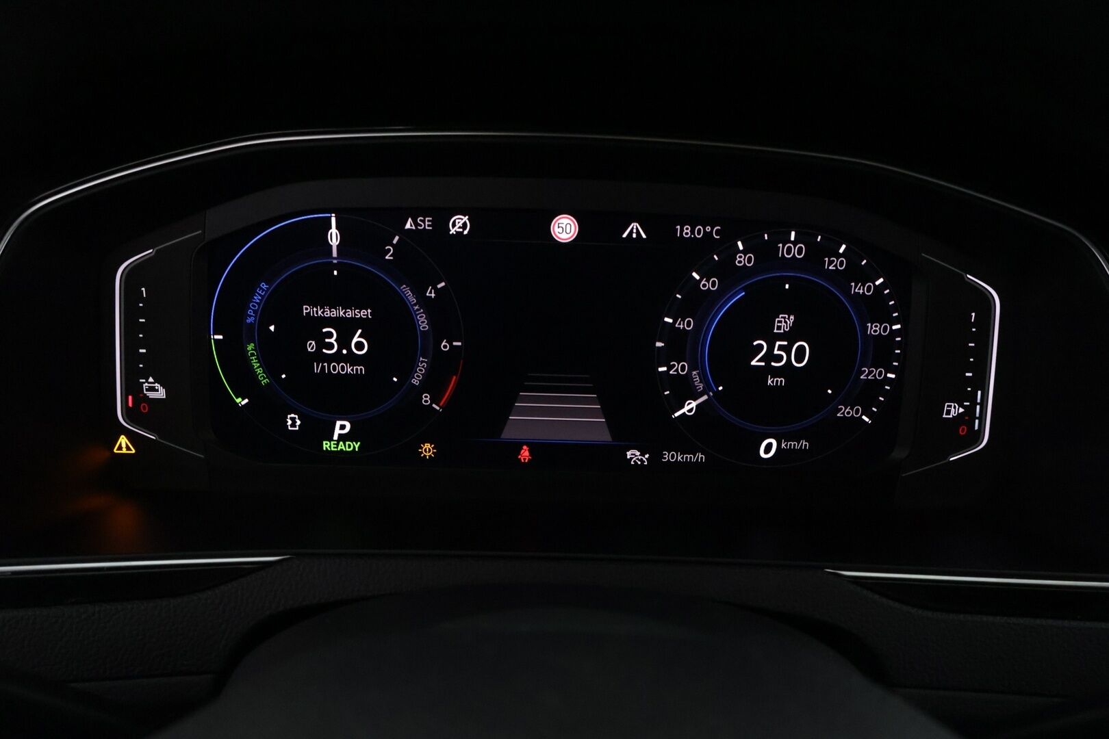 Volkswagen Passat 2020 13 kWh, GTE Plug-In Hybrid 160kw * Panorama / IQ LED / Adapt.Vakkari / Lane Assist / Ratinlämmitys / Dynaamiset vilkut / Koukku * - * Kahdet renkaat / Huippu varusteet *