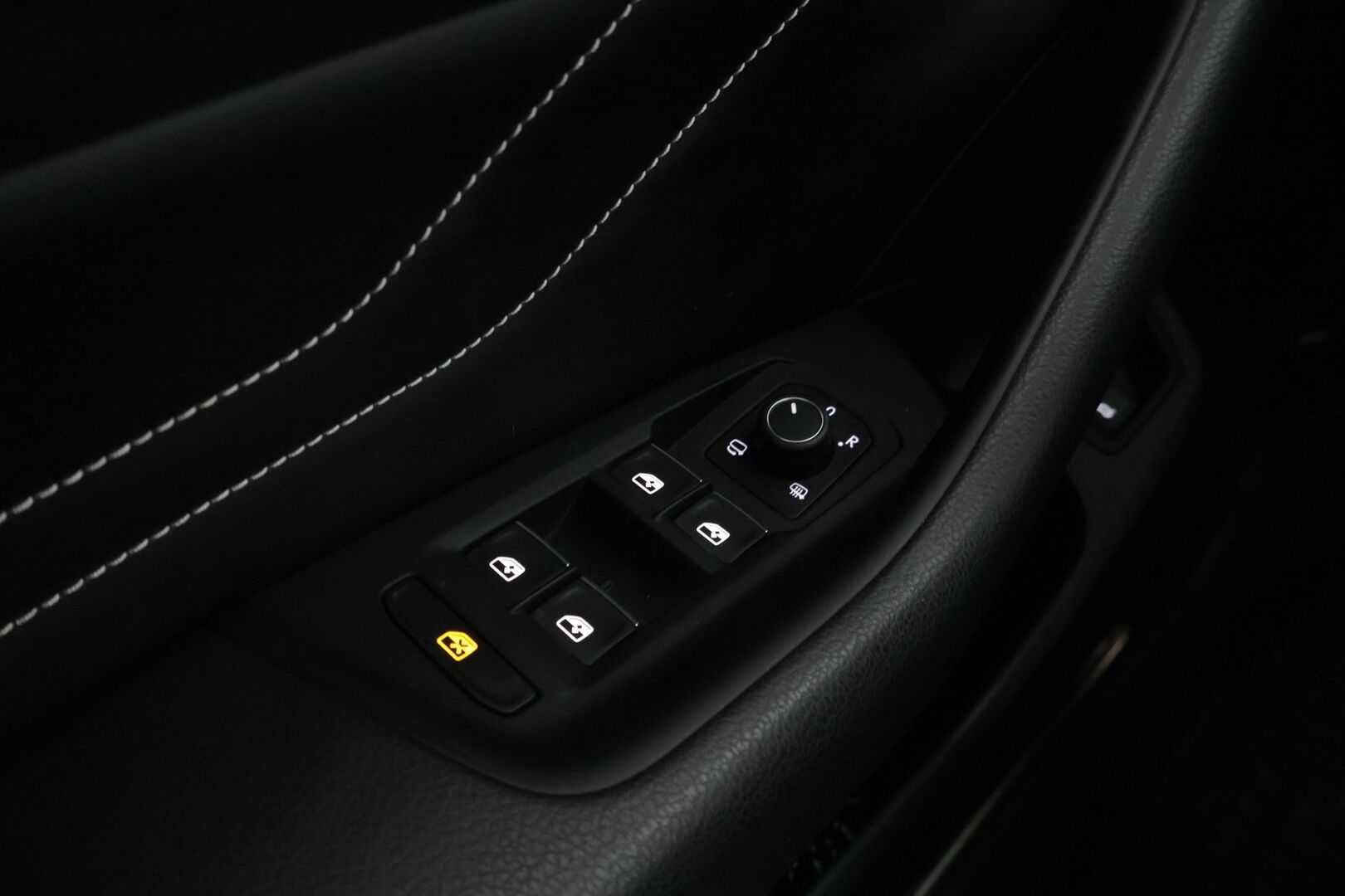 Volkswagen Passat 2020 13 kWh, GTE Plug-In Hybrid 160kw * Panorama / IQ LED / Adapt.Vakkari / Lane Assist / Ratinlämmitys / Dynaamiset vilkut / Koukku * - * Kahdet renkaat / Huippu varusteet *