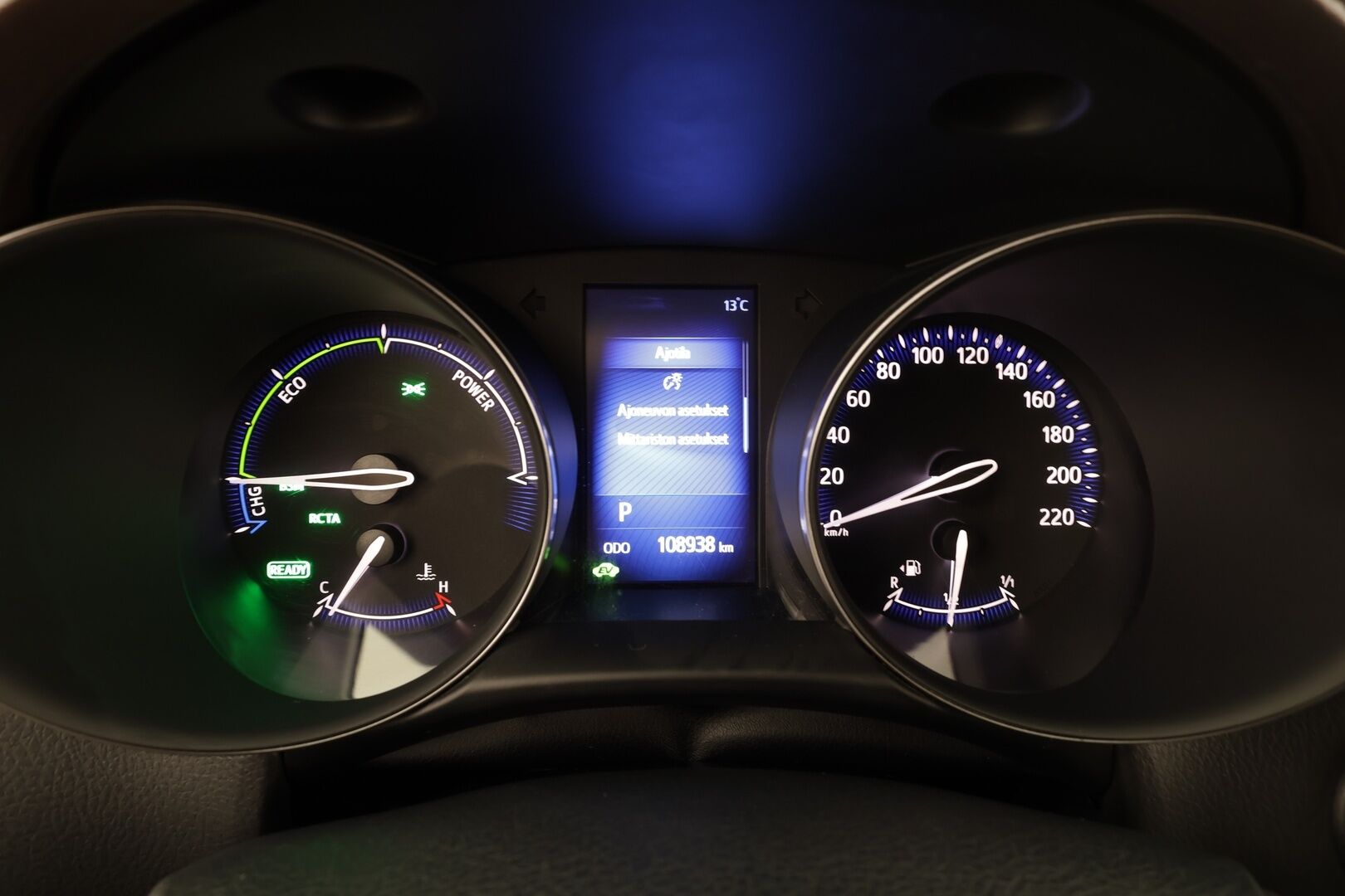 Toyota C-HR 2019 1,8 Hybrid Style * ACC / P.kamera / LED / Navi / JBL / Koukku / Nahat / KeylessGo * - Kahdet renkaat aluvanteilla