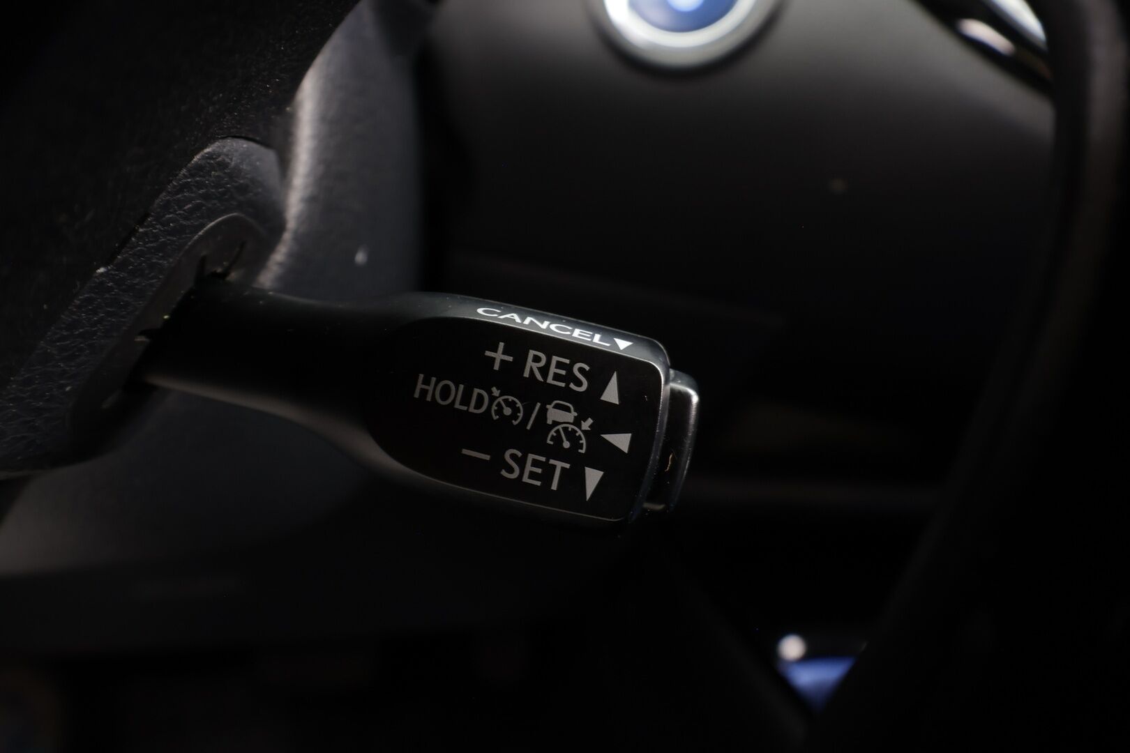 Toyota C-HR 2019 1,8 Hybrid Style * ACC / P.kamera / LED / Navi / JBL / Koukku / Nahat / KeylessGo * - Kahdet renkaat aluvanteilla