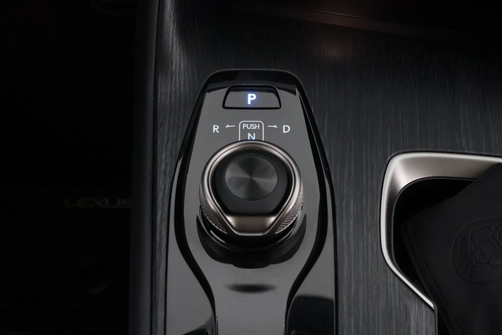 Lexus RZ 2023 450e AWD Luxury - Adapt.Vakkari | Vetokoukku | Mark&Levinson | Himmentävä Panorama | HUD | Ilmastoidut Penkit | Upea