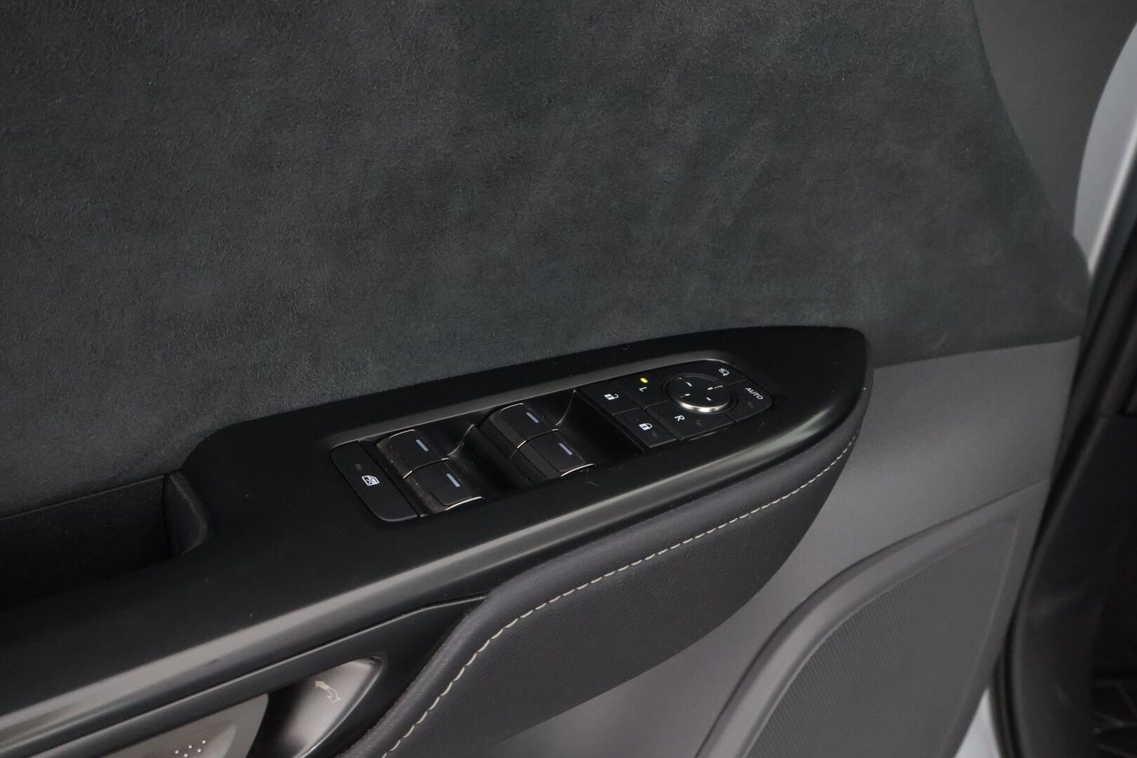 Lexus RZ 2023 450e AWD Luxury - Adapt.Vakkari | Vetokoukku | Mark&Levinson | Himmentävä Panorama | HUD | Ilmastoidut Penkit | Upea