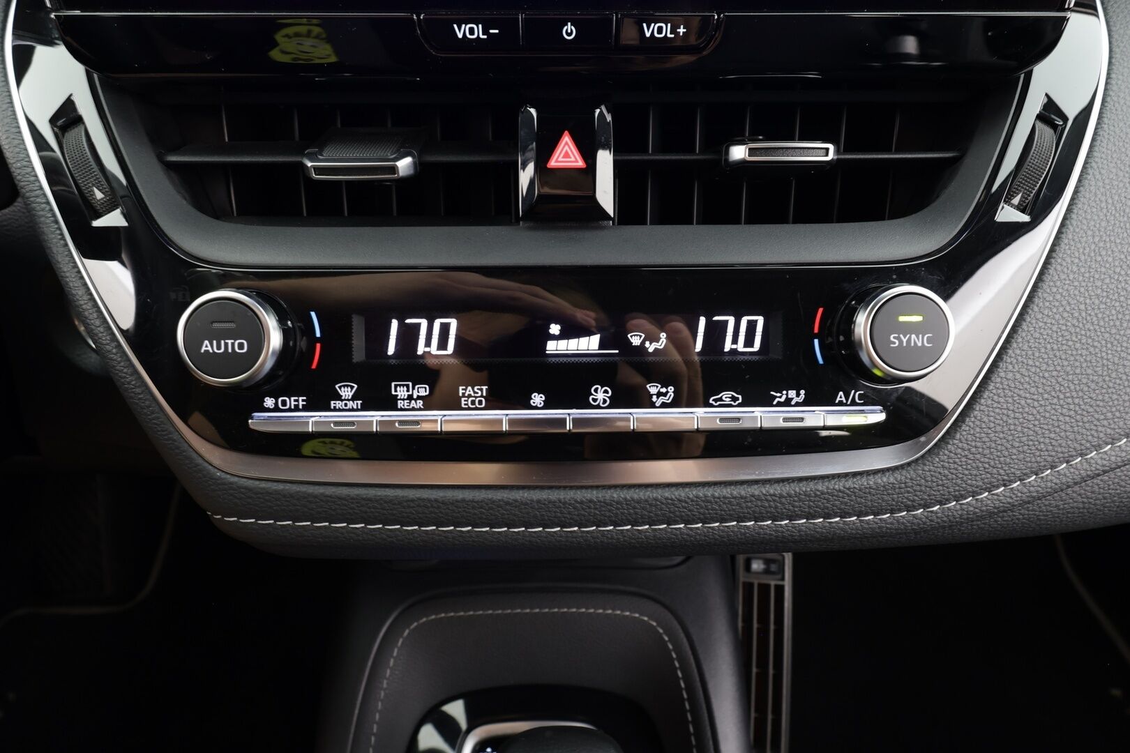 Toyota Corolla 2023 Touring Sports 1,8 Hybrid Launch Edition - | ACC | Lohko | LED | Ratinlämmitys | P.Kamera | Puolinahat | Apple&Android | Suomi-auto | Kahdet Renkaat | Merkkihuollettu |