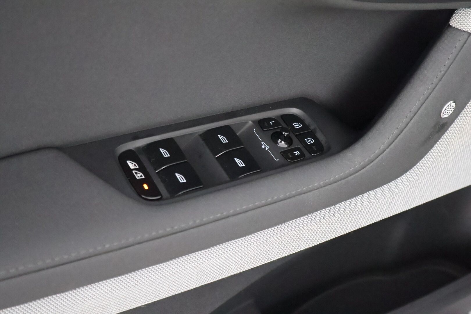 Polestar 2 2024 Long Range Single Motor Pilot & Plus Pack, 220kW, 82kWh - 3,99 % KORKOTARJOUS TÄHÄN AUTOON - 3,99 % KORKOTARJOUS TÄHÄN AUTOON - Lämpöpumppu / Pilot&Plus / Vetokoukku / Harman & Kardon / Pixel-LED / Panoraama / 360-Kamera / Suomiauto!