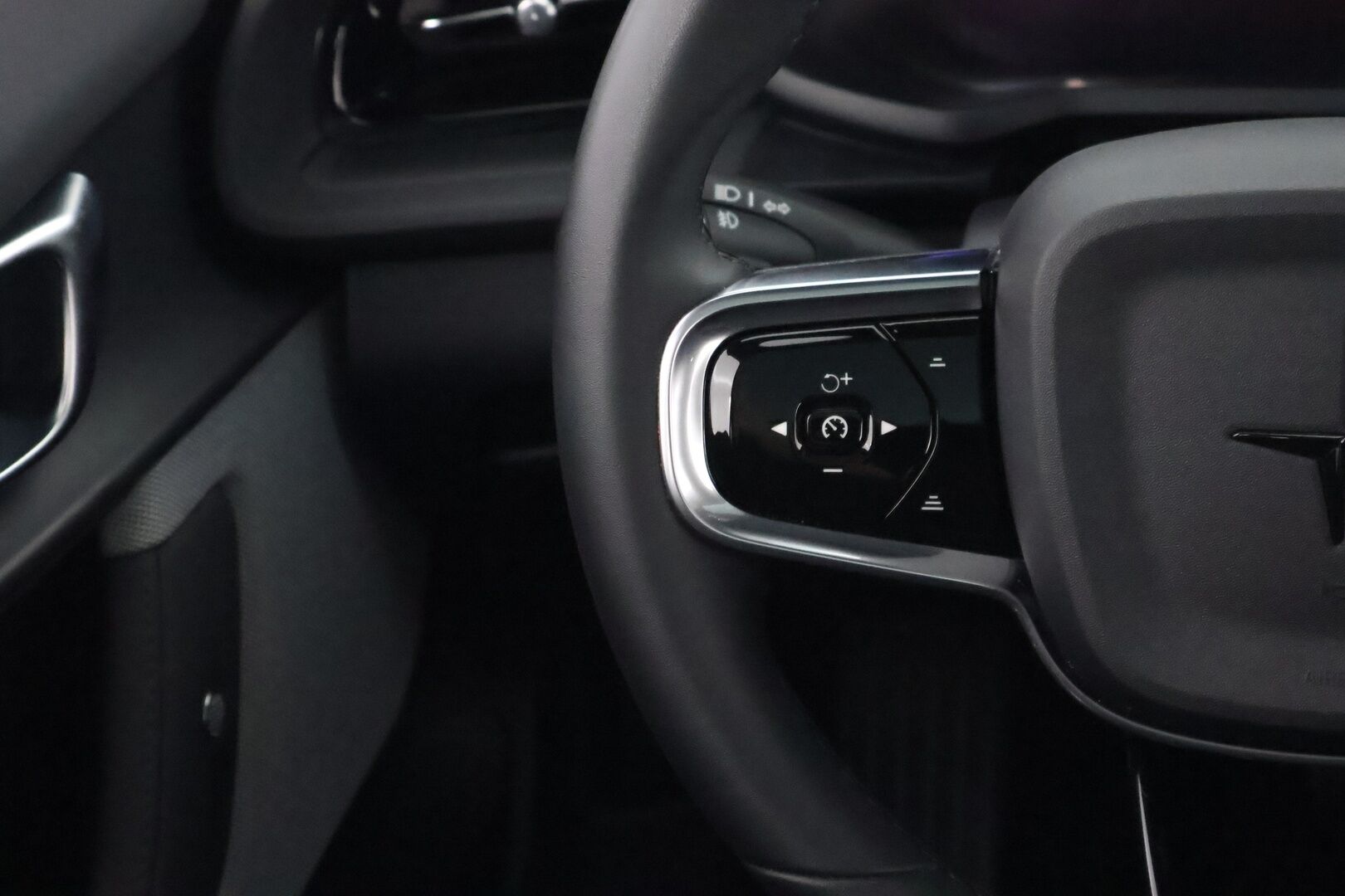 Polestar 2 2024 Long Range Single Motor Pilot & Plus Pack, 220kW, 82kWh - 3,99 % KORKOTARJOUS TÄHÄN AUTOON - 3,99 % KORKOTARJOUS TÄHÄN AUTOON - Lämpöpumppu / Pilot&Plus / Vetokoukku / Harman & Kardon / Pixel-LED / Panoraama / 360-Kamera / Suomiauto!