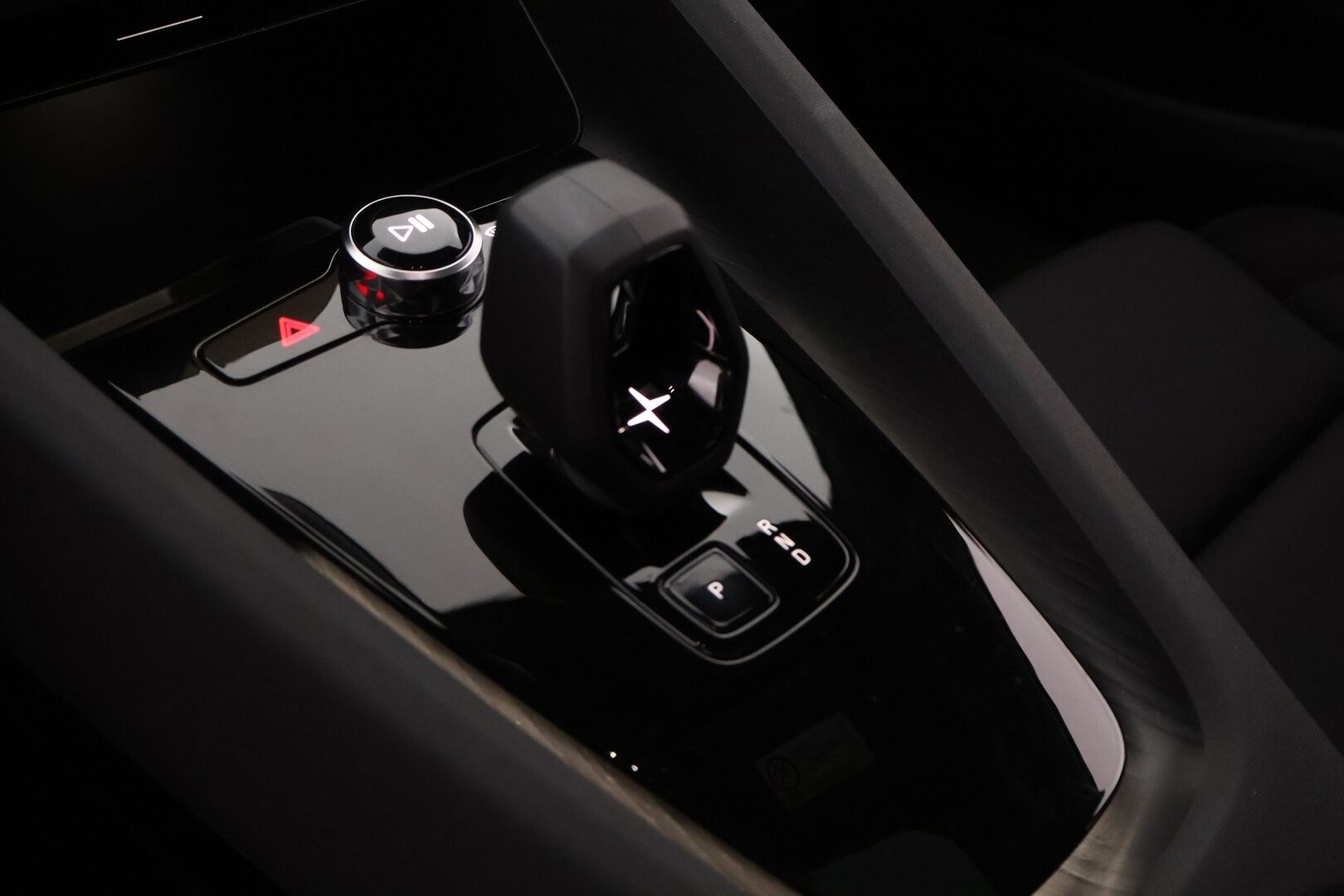Polestar 2 2024 Long Range Single Motor Pilot & Plus Pack, 220kW, 82kWh - 3,99 % KORKOTARJOUS TÄHÄN AUTOON - 3,99 % KORKOTARJOUS TÄHÄN AUTOON - Lämpöpumppu / Pilot&Plus / Vetokoukku / Harman & Kardon / Pixel-LED / Panoraama / 360-Kamera / Suomiauto!