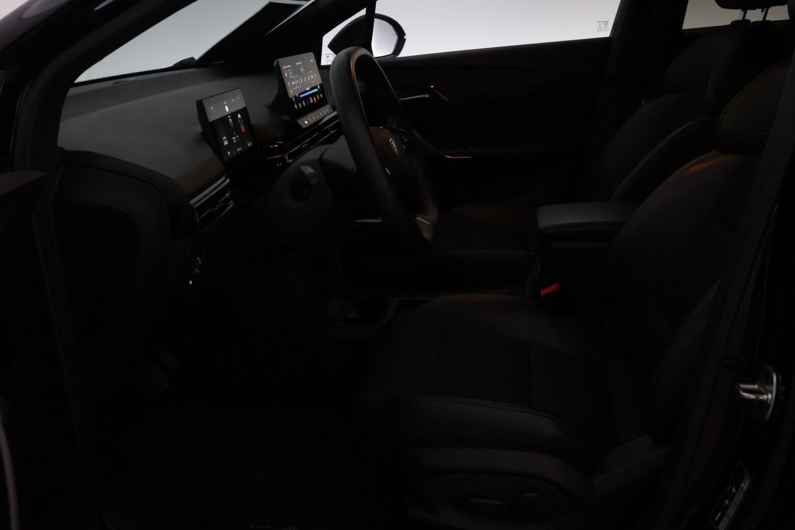 MG MG4 2023 Luxury *1-om / SOH 95% / ACC / Lämpöpumppu / 360° / BLIS / Navi / Full-LED / Ratinlämmitin / KeyLessGo* - Merkkihuollettu 1-omisteinen MG4 kaksilla hyväkuntoisilla renkailla ja alumiinivanteilla! - HULLUT VÄLIPÄIVÄT KORKOTARJOUS 2,49%