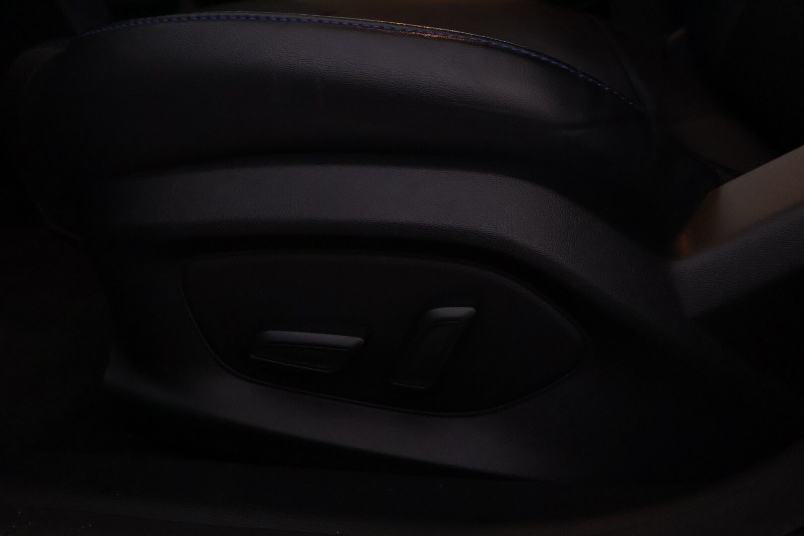 MG MG4 2023 Luxury *1-om / SOH 95% / ACC / Lämpöpumppu / 360° / BLIS / Navi / Full-LED / Ratinlämmitin / KeyLessGo* - Merkkihuollettu 1-omisteinen MG4 kaksilla hyväkuntoisilla renkailla ja alumiinivanteilla! - HULLUT VÄLIPÄIVÄT KORKOTARJOUS 2,49%