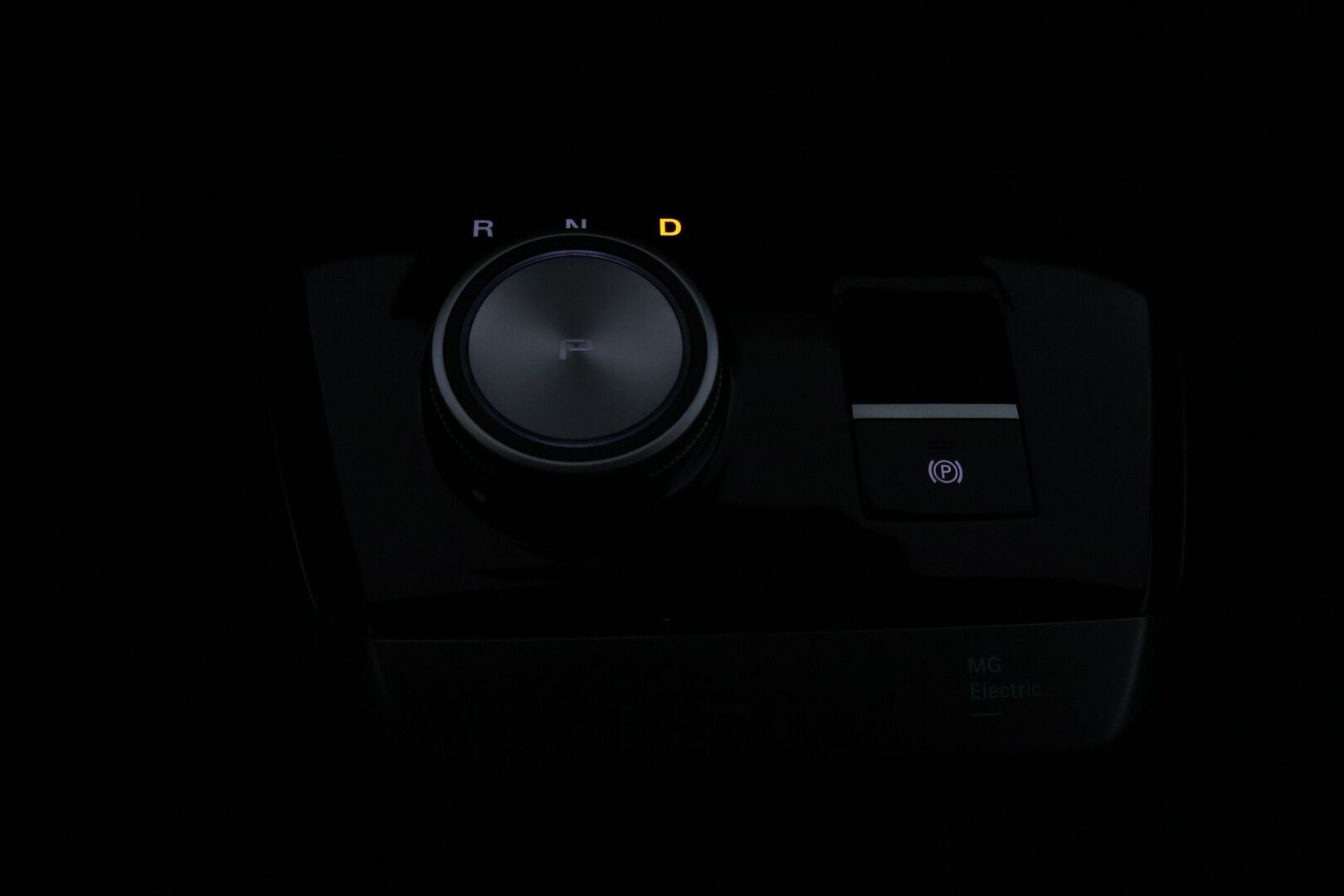 MG MG4 2023 Luxury *1-om / SOH 95% / ACC / Lämpöpumppu / 360° / BLIS / Navi / Full-LED / Ratinlämmitin / KeyLessGo* - Merkkihuollettu 1-omisteinen MG4 kaksilla hyväkuntoisilla renkailla ja alumiinivanteilla! - HULLUT VÄLIPÄIVÄT KORKOTARJOUS 2,49%