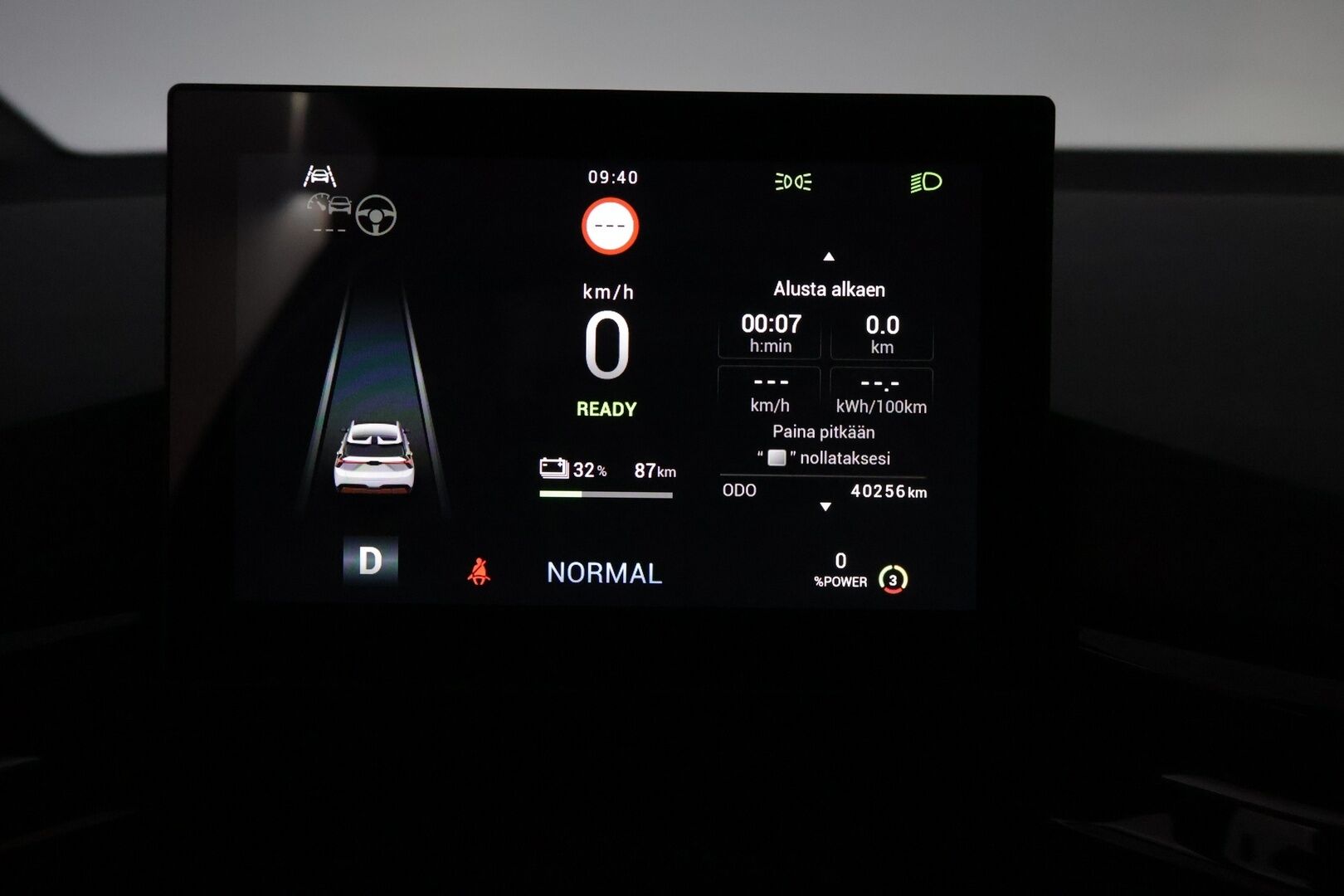 MG MG4 2023 Luxury *1-om / SOH 95% / ACC / Lämpöpumppu / 360° / BLIS / Navi / Full-LED / Ratinlämmitin / KeyLessGo* - Merkkihuollettu 1-omisteinen MG4 kaksilla hyväkuntoisilla renkailla ja alumiinivanteilla! - HULLUT VÄLIPÄIVÄT KORKOTARJOUS 2,49%