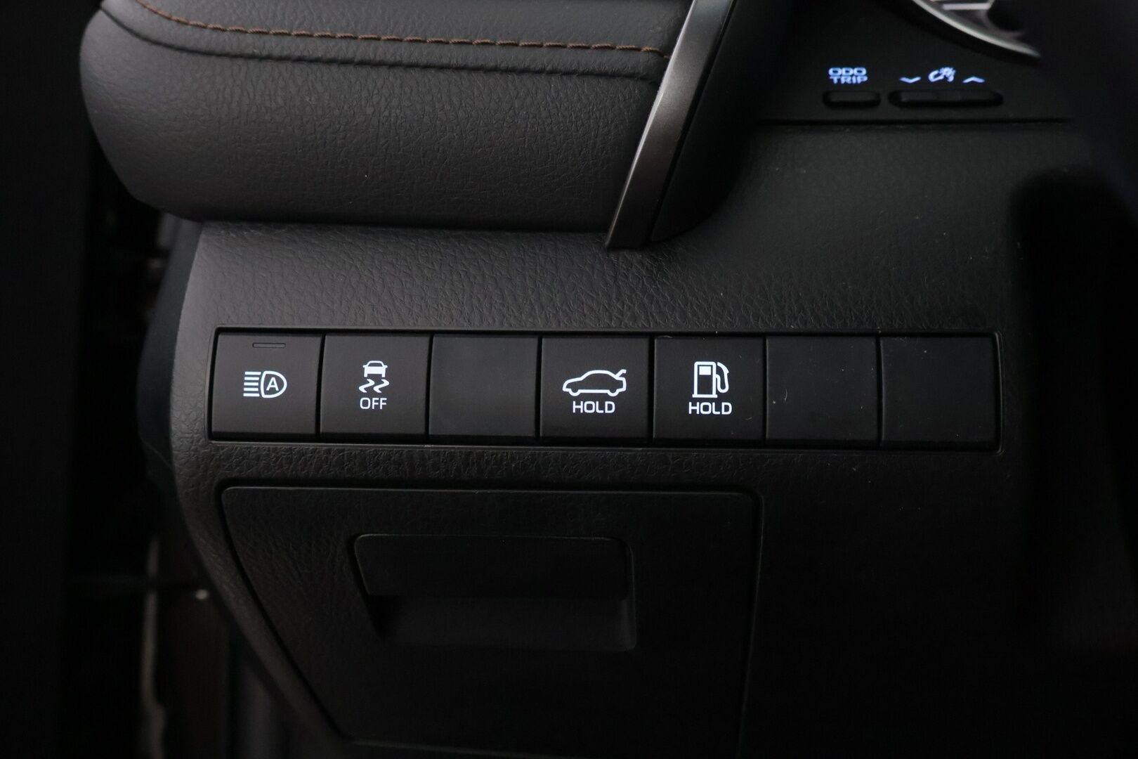 Toyota Camry 2019 2,5 Hybrid Style * Adapt.vakkari / Peruutuskamera / Nahkasisusta / Keyless / LED / Sähköpenkit! - 2x hyvät renkaat vanteilla / Juuri saapunut Tampereelle! - HULLUT AVAJAISHULINAT KORKOTARJOUS 3,29 %